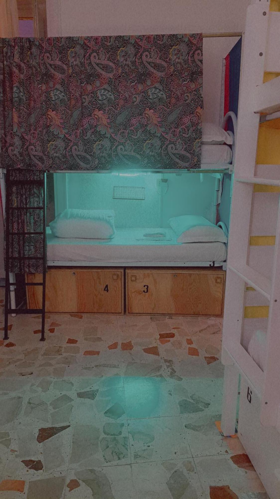 Bed 6-Bed Dormitory Room