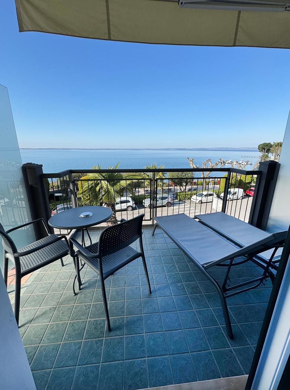 Twin Room Lake View