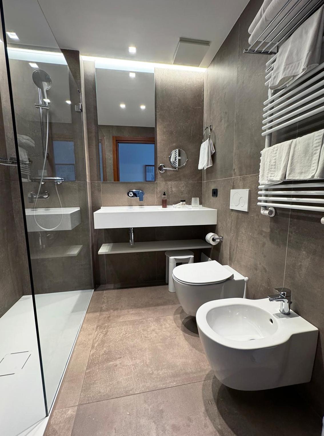 Twin Room Lake View