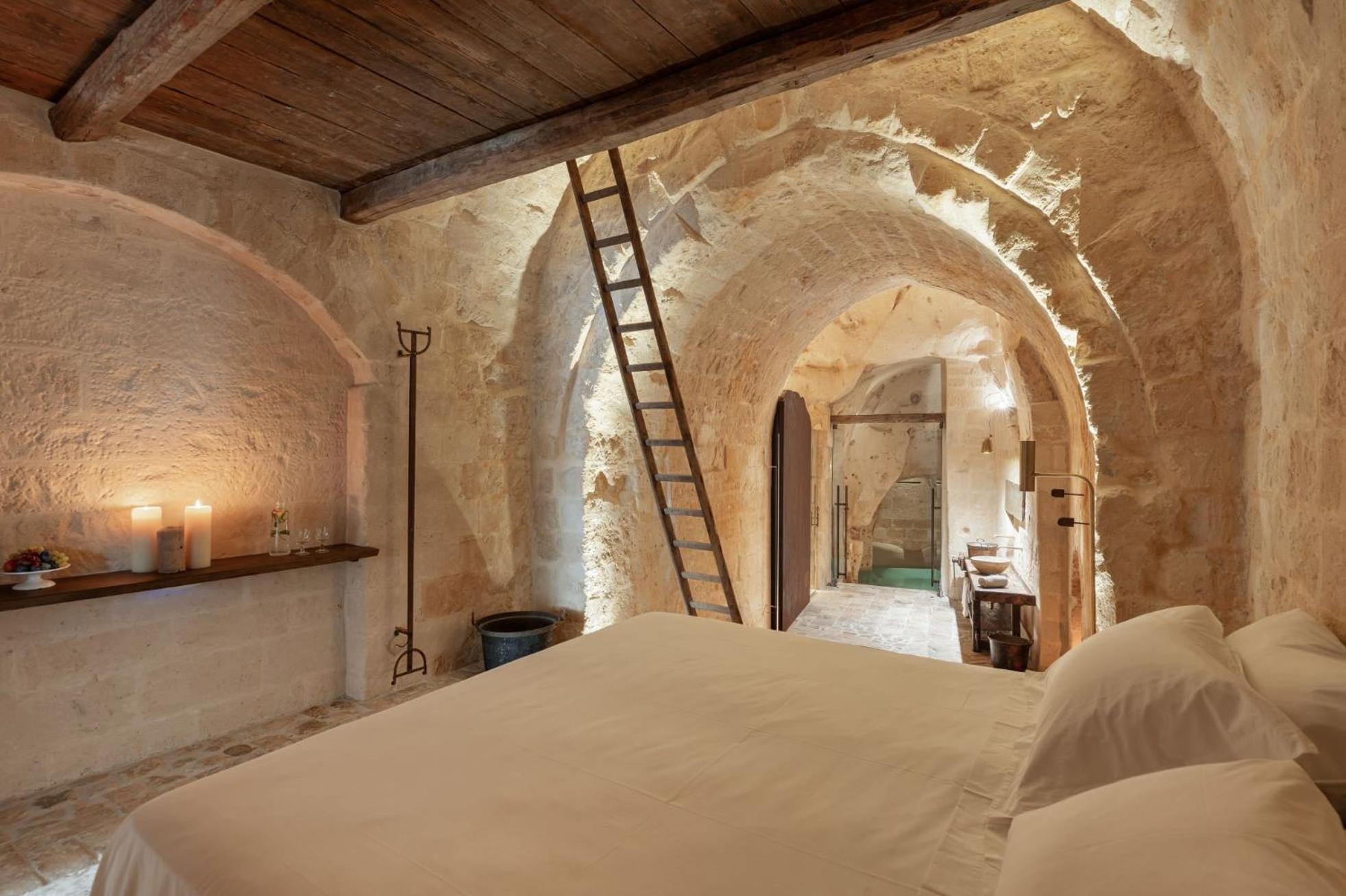 Suite with Private Pool,1660301692:JPEG