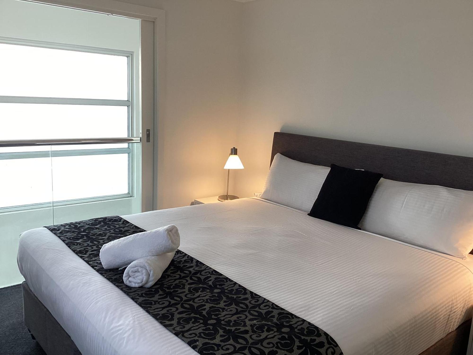 Two-Bedroom Loft Apartment with Balcony,1664677857:JPEG