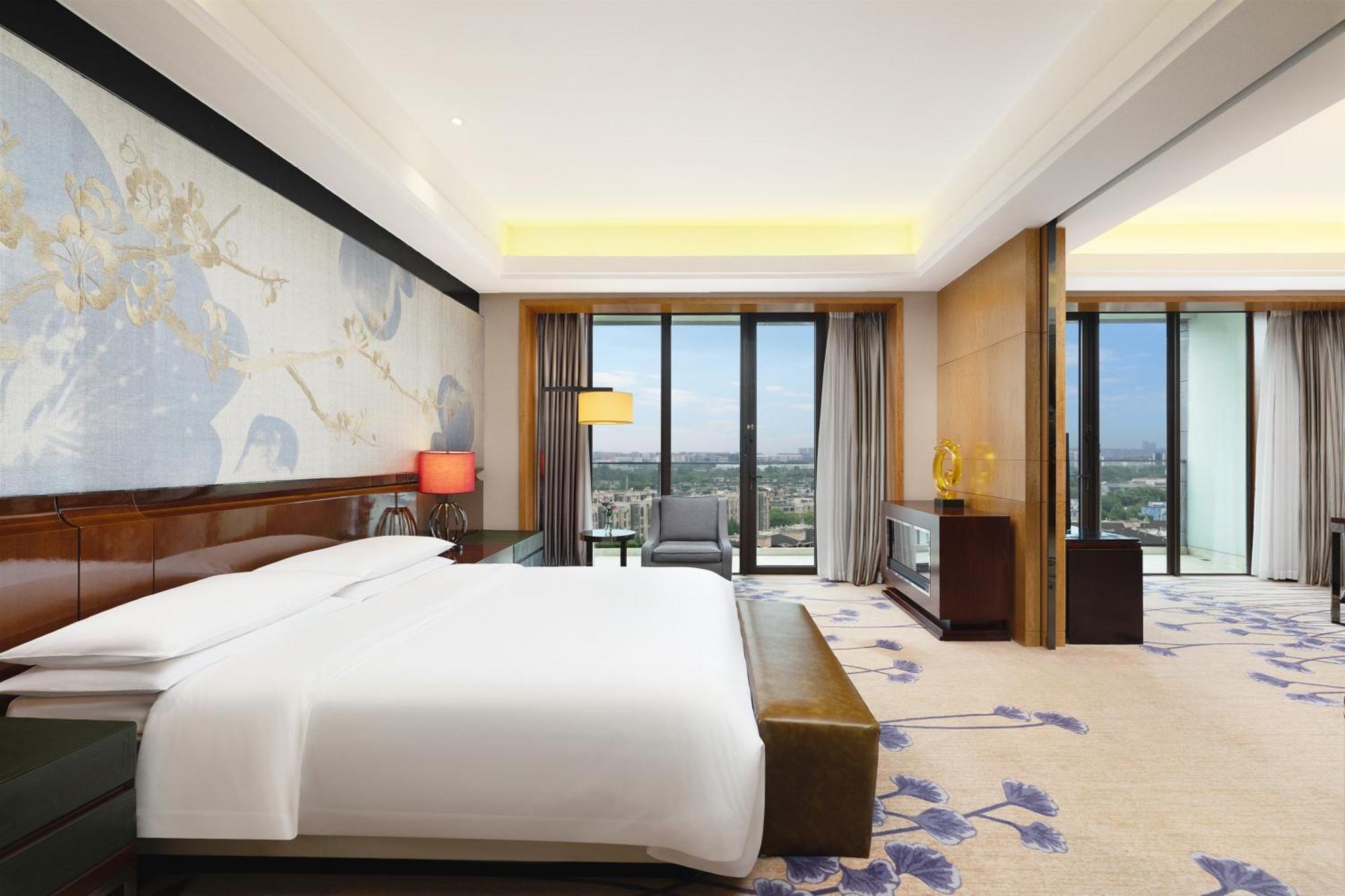 One-Bedroom Suite Balcony,1677871340:JPEG