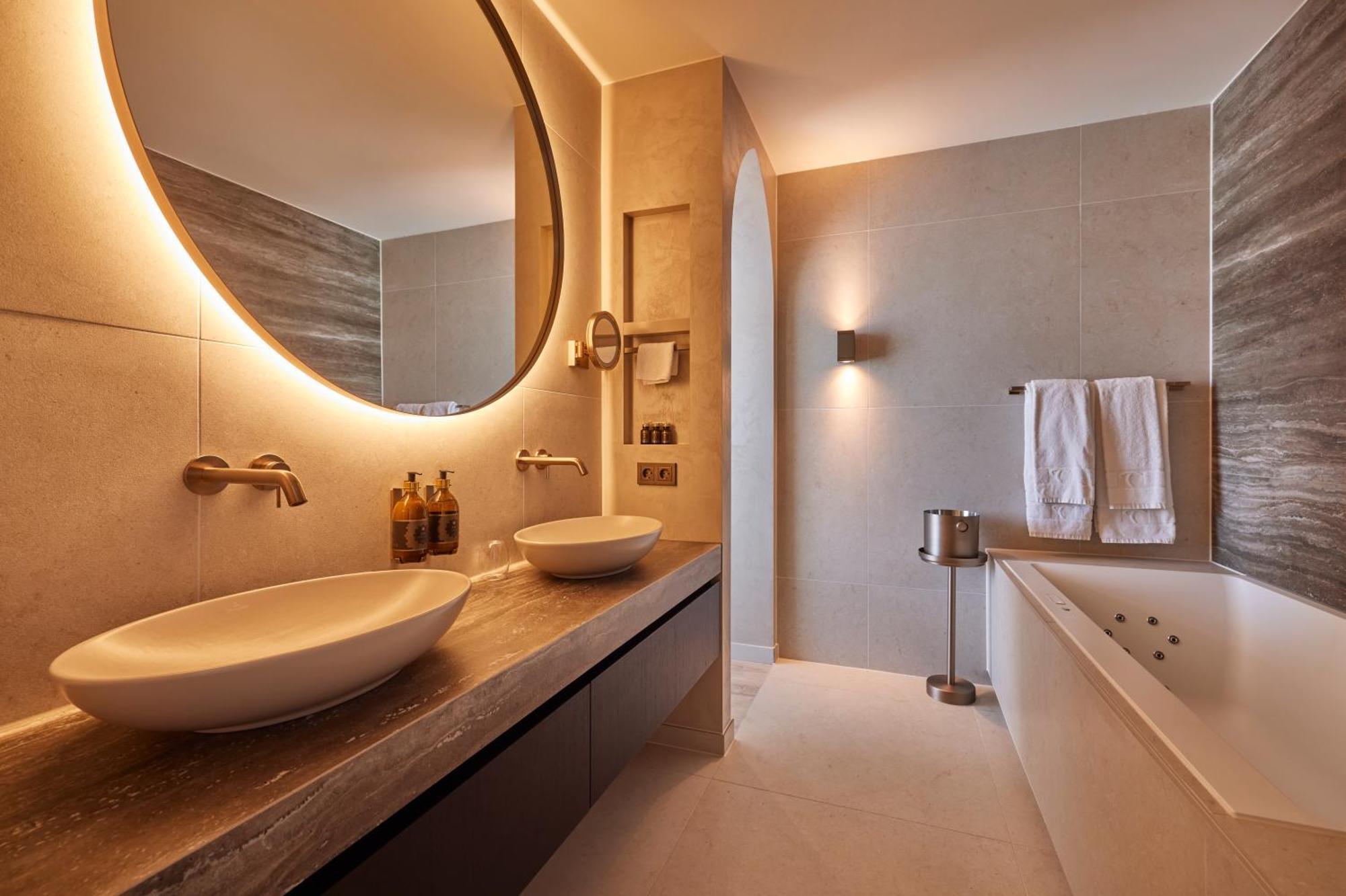 Junior Suite Lake view with Spa Access,1678598597:JPEG