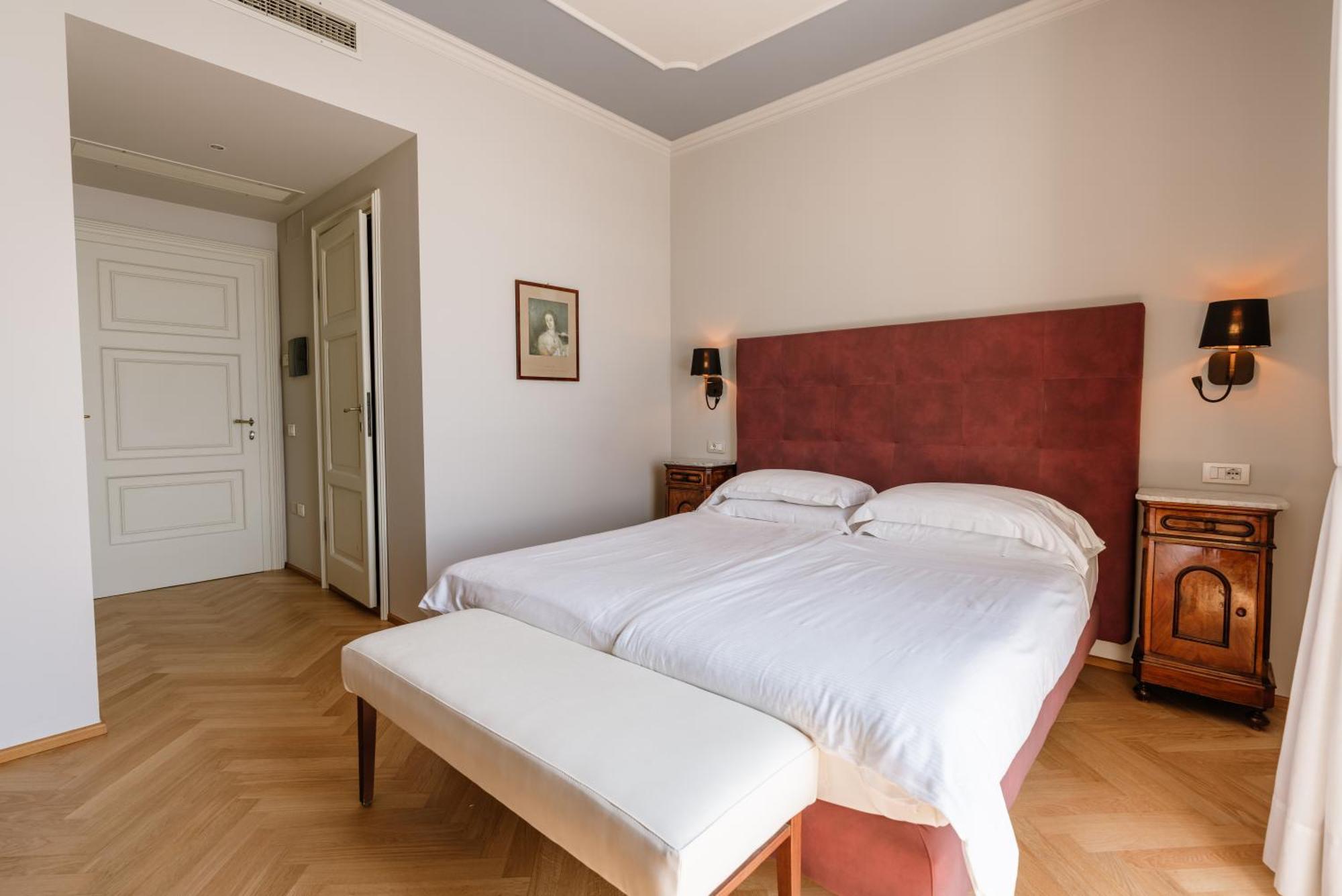 Deluxe Double Room Lake View Annex