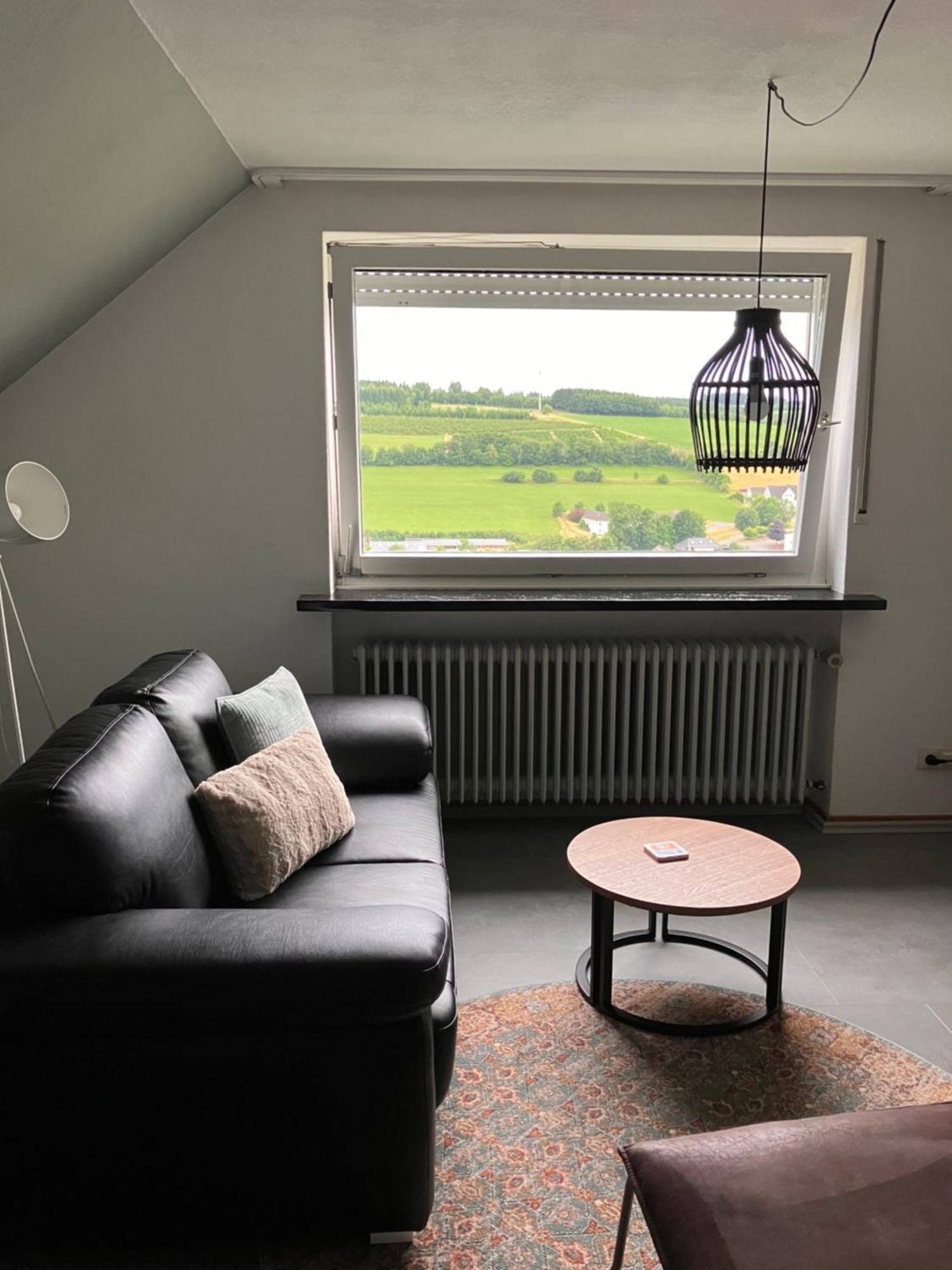Two-Bedroom Apartment with Mountain View,1685062175:JPEG
