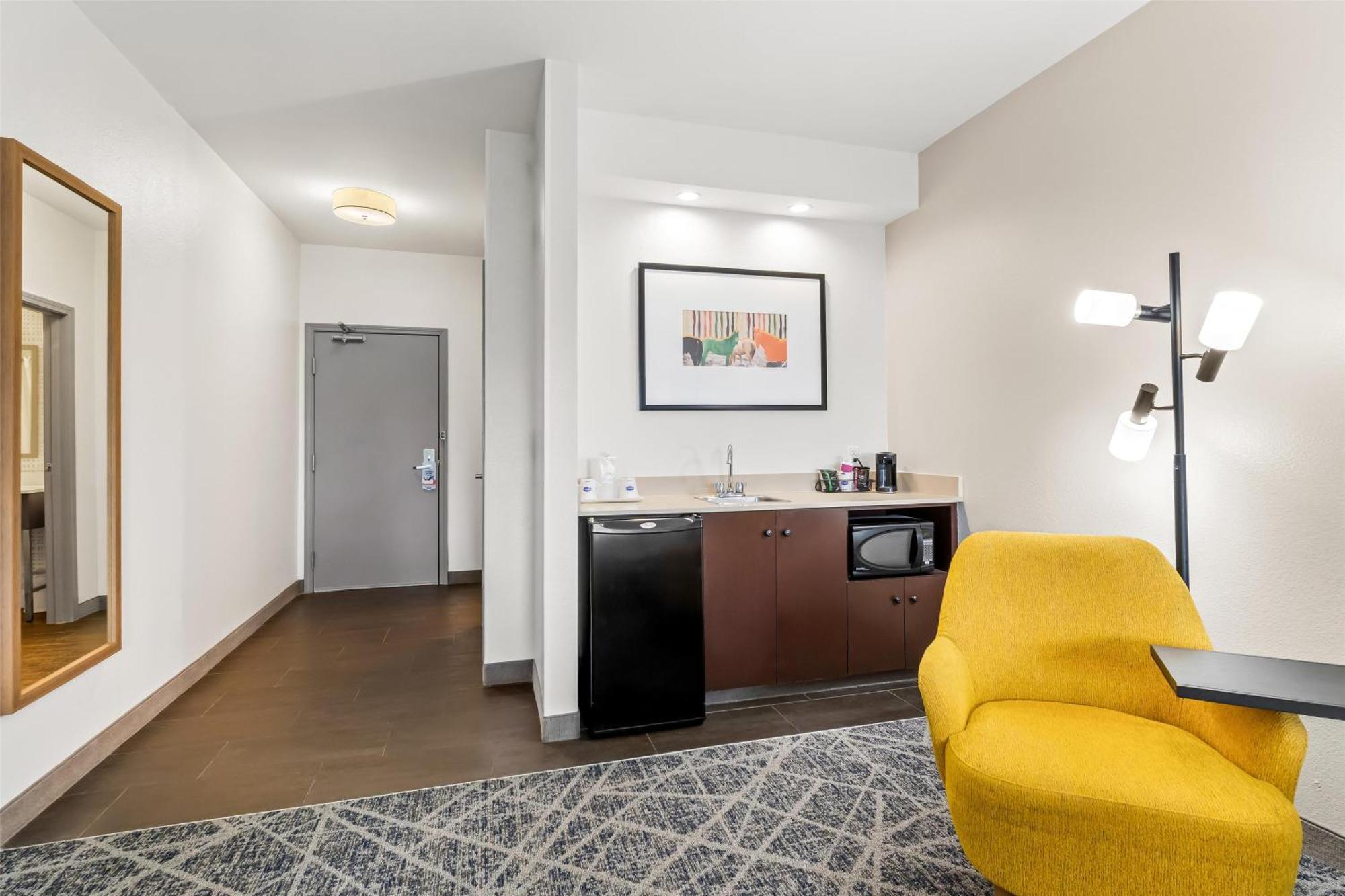 Deluxe Queen Room with Two Queen Beds - Non-Smoking,1697921779:JPEG