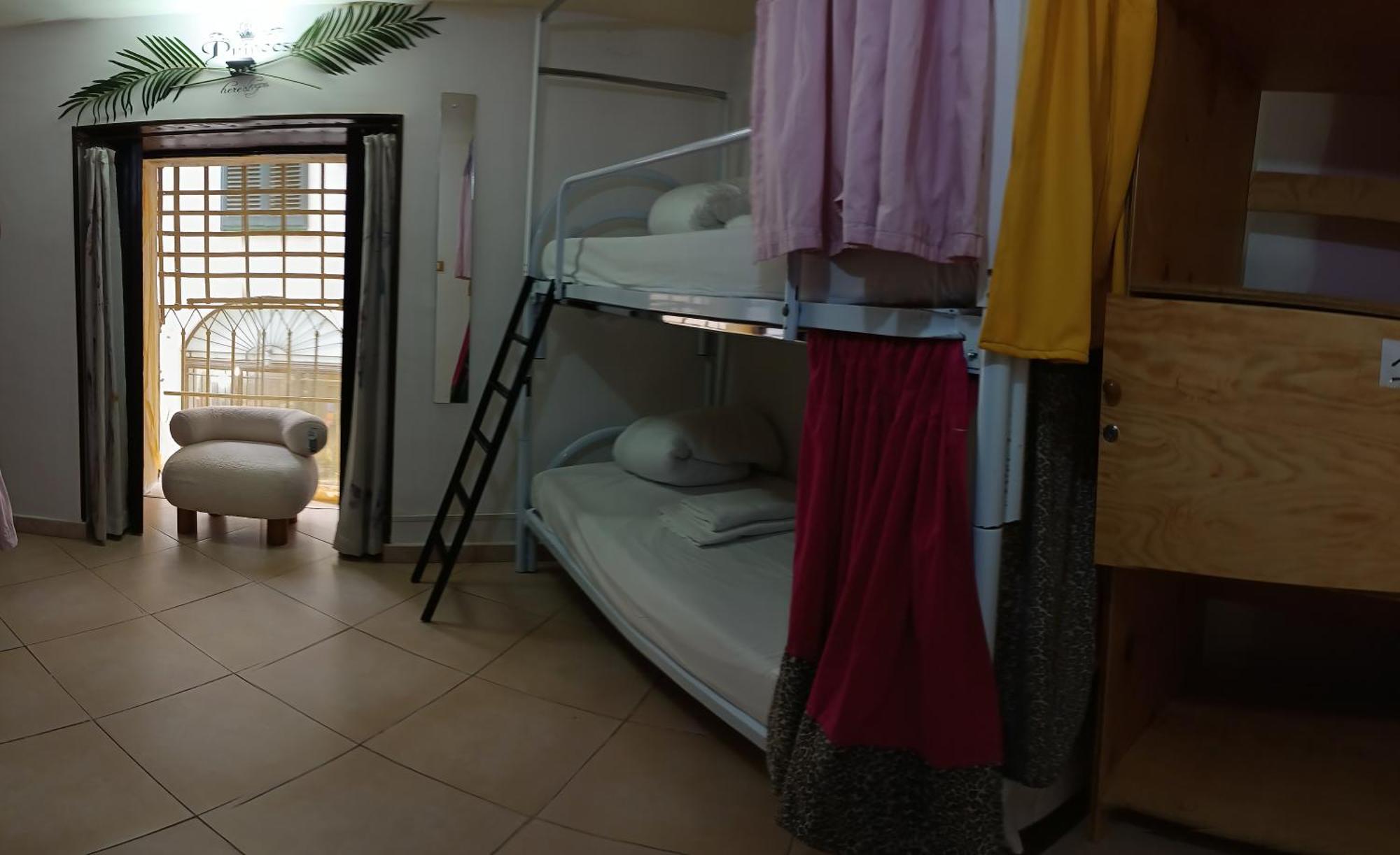 Bed 6-Bed Dormitory Room