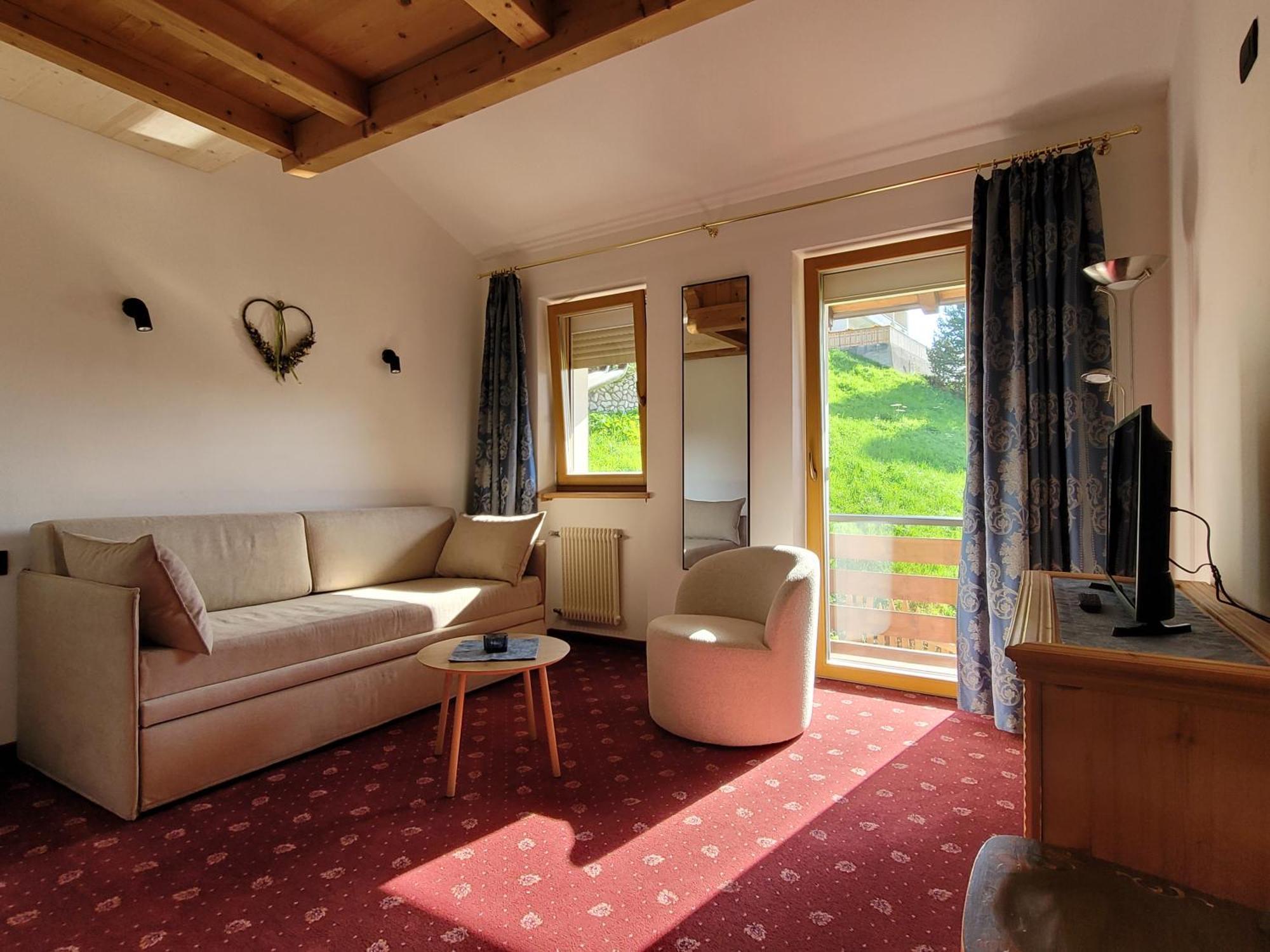 Suite with Spa Bath,1698289413:JPEG