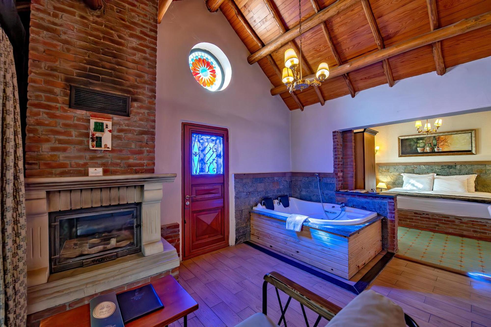 Deluxe Room,1698907252:JPEG