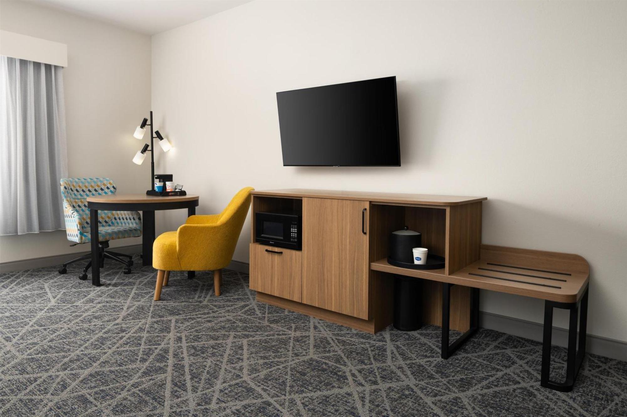 Queen Room Two Queen Beds Mobility Hearing Access or Non-Smoking