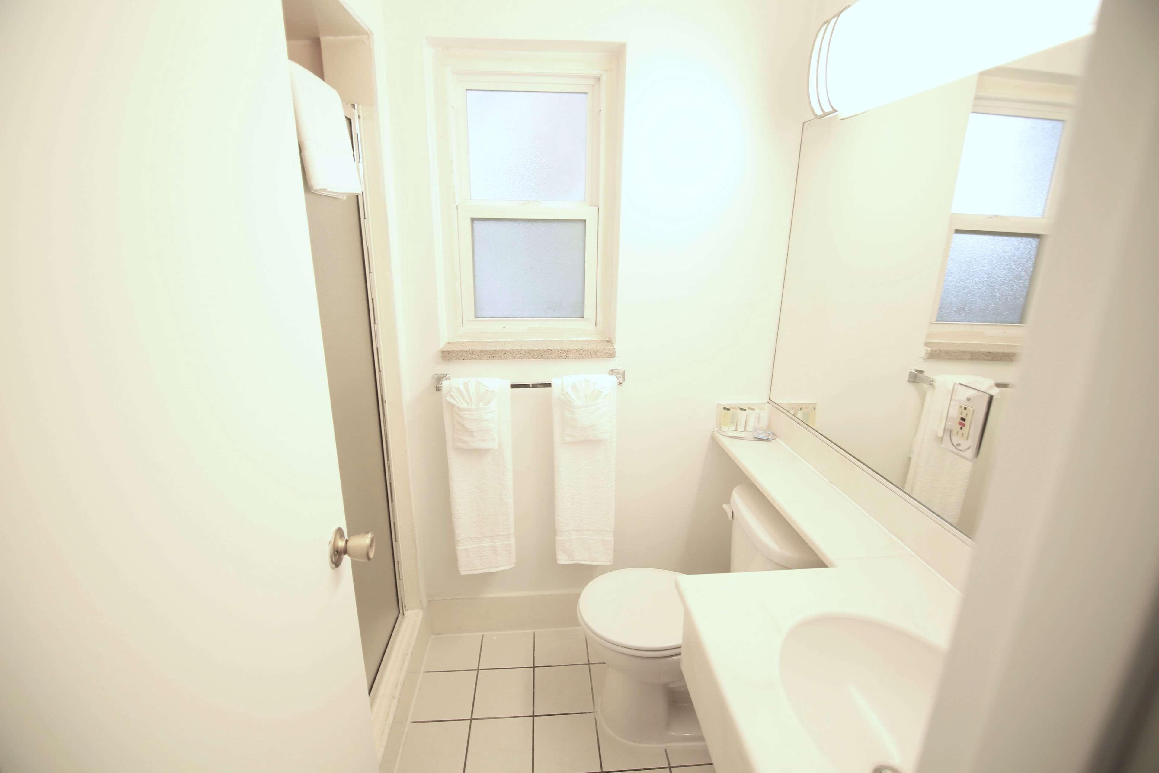 Queen Room - Non-Smoking,1706597615:JPEG