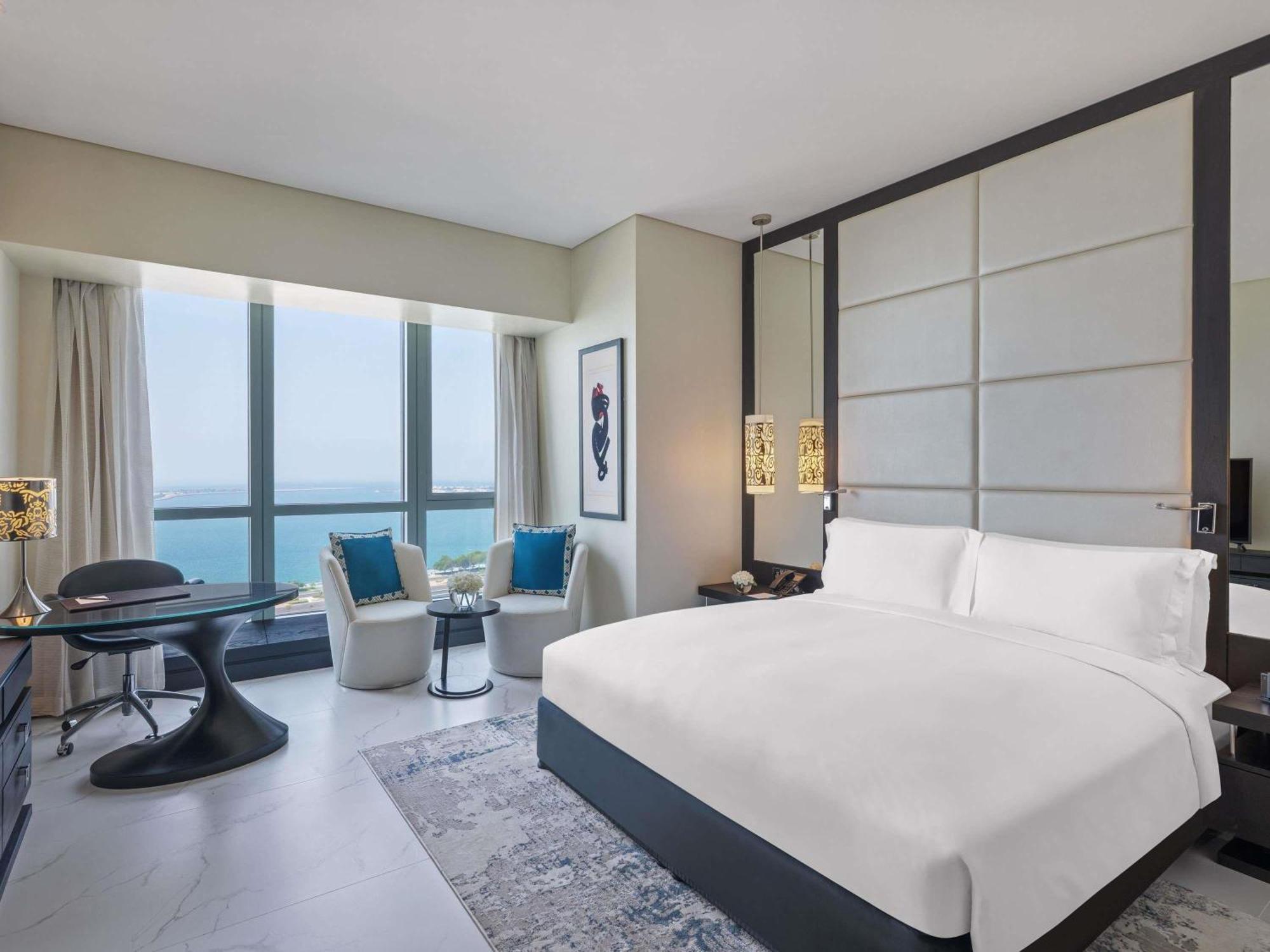 Luxe Kamer met Kingsize Bed en Uitzicht op Zee