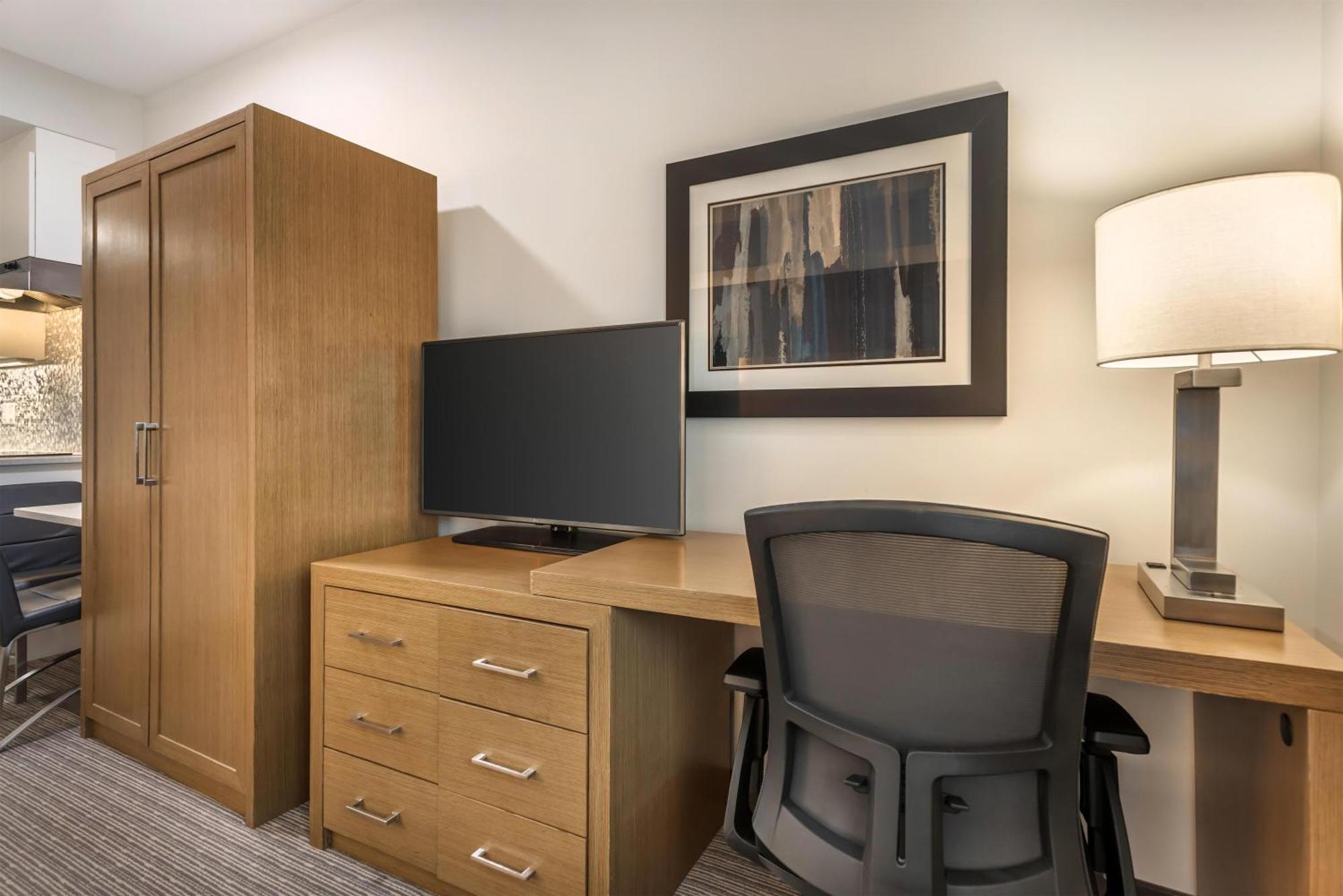 King Room with Kitchenette - Non-Smoking (Non-Pet Friendly),1731588172:JPEG