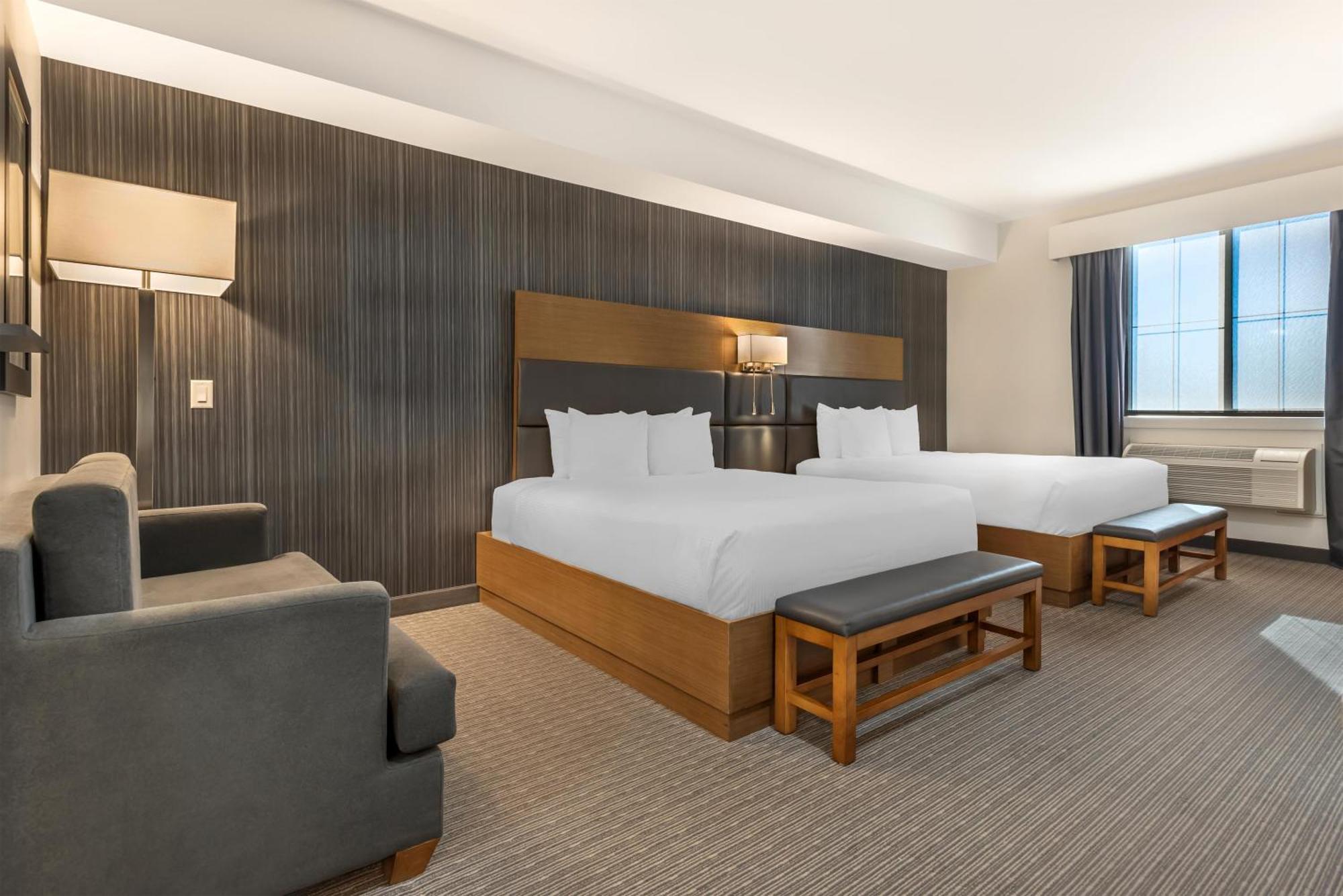 Queen Room with Two Queen Beds and Kitchenette - Non-Smoking (Non-Pet Friendly),1731588181:JPEG