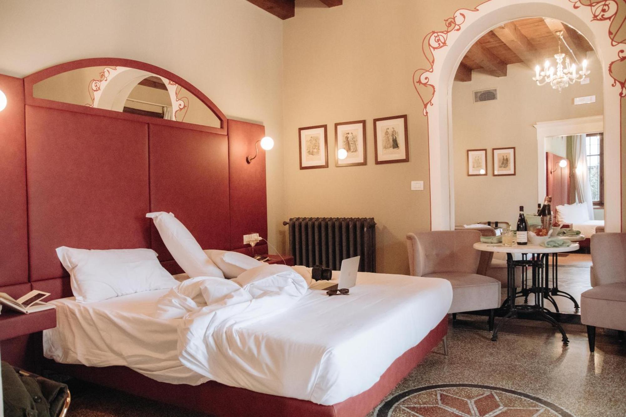 Suite Lit Queen-Size - Vue sur Piscine