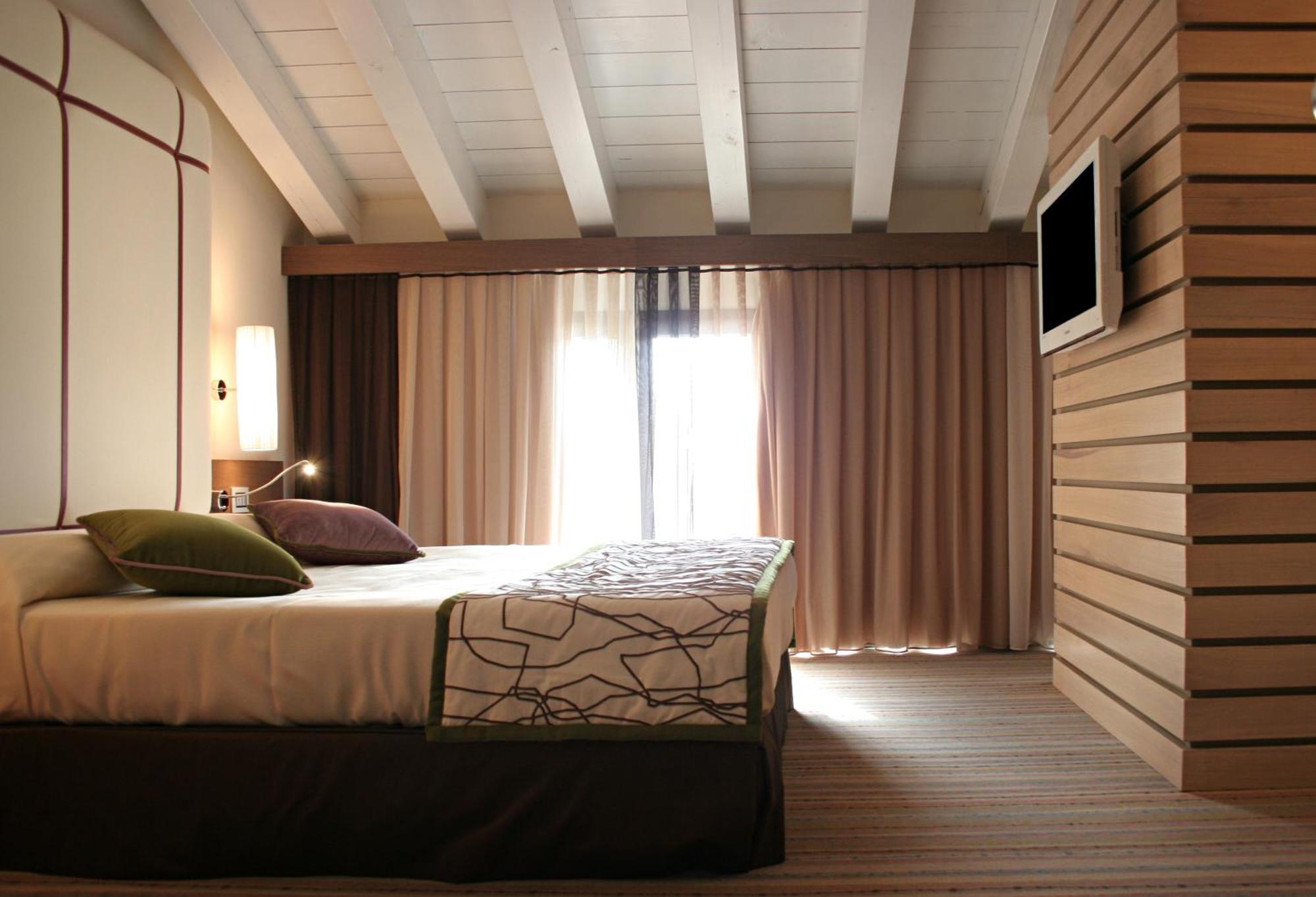 Junior Suite (2 Adults),1742621196:JPEG