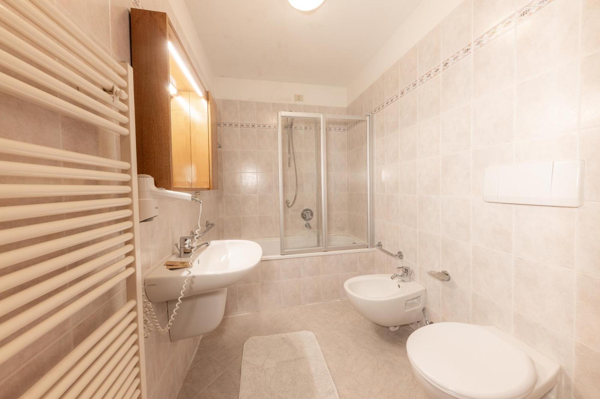 One-Bedroom Apartment (4 Adults + 1 Child),1742711422:JPEG