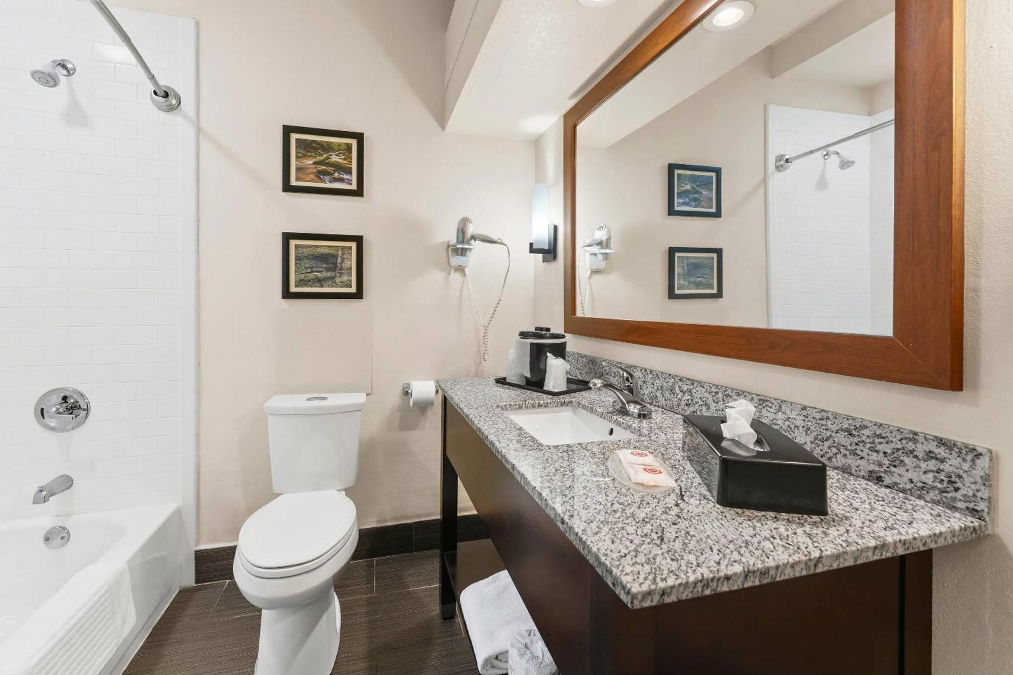 King Room with Whirlpool - Non-Smoking,1742840163:JPEG