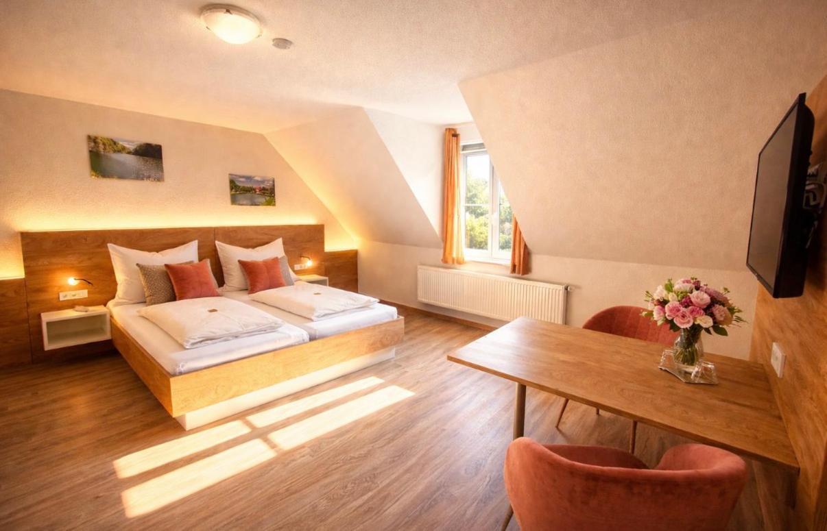 Double Room,1756417262:JPEG