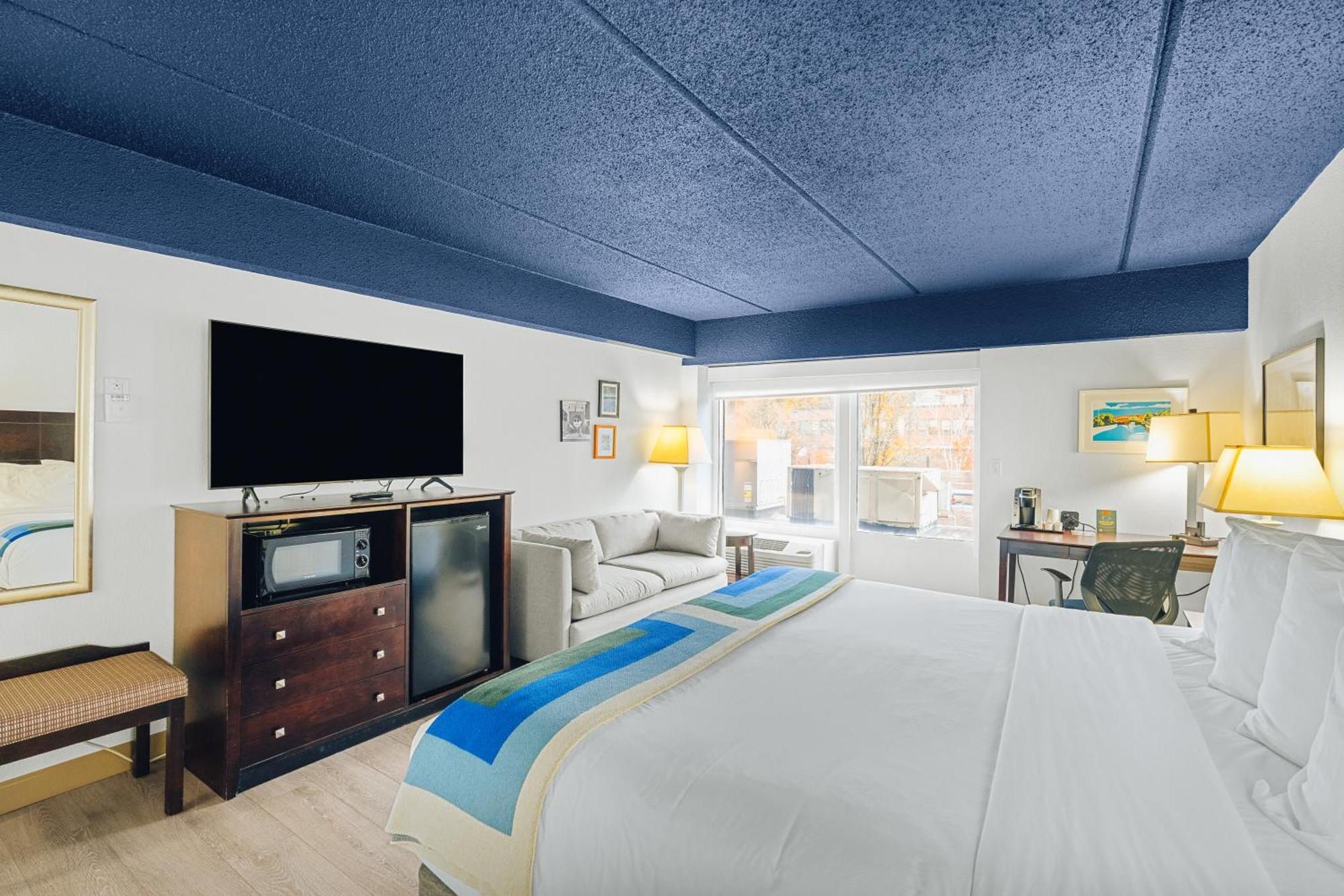 King Room with Roll-In Shower - Disability Access/Non Smoking,1756427553:JPEG