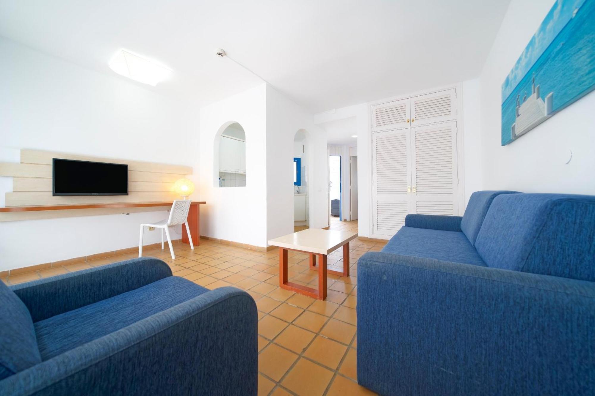 One-Bedroom Apartment with Terrace,1758295535:JPEG