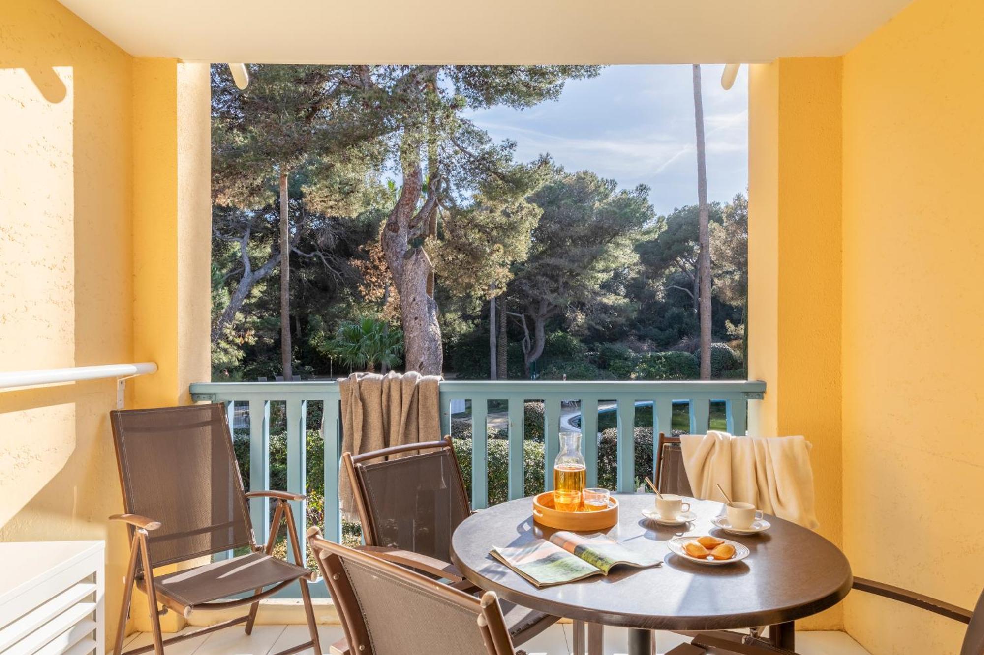 Superior One-Bedroom Apartment with Air Conditioning, Terrace or Balcony (4 People) - Garden View