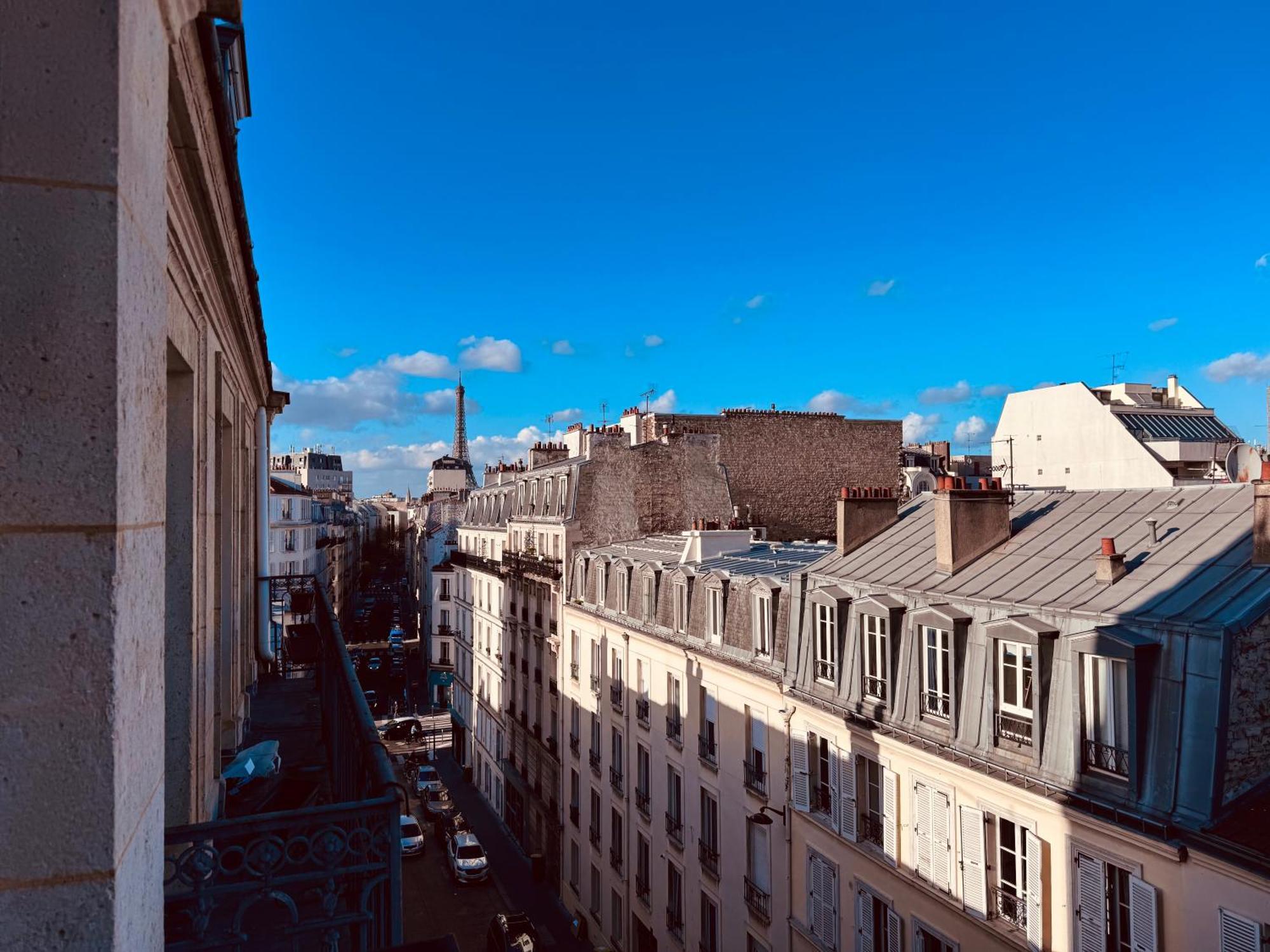 Chambre Double supérieur - Balcon - Vue sur Tour Eiffel,1758316244:JPEG