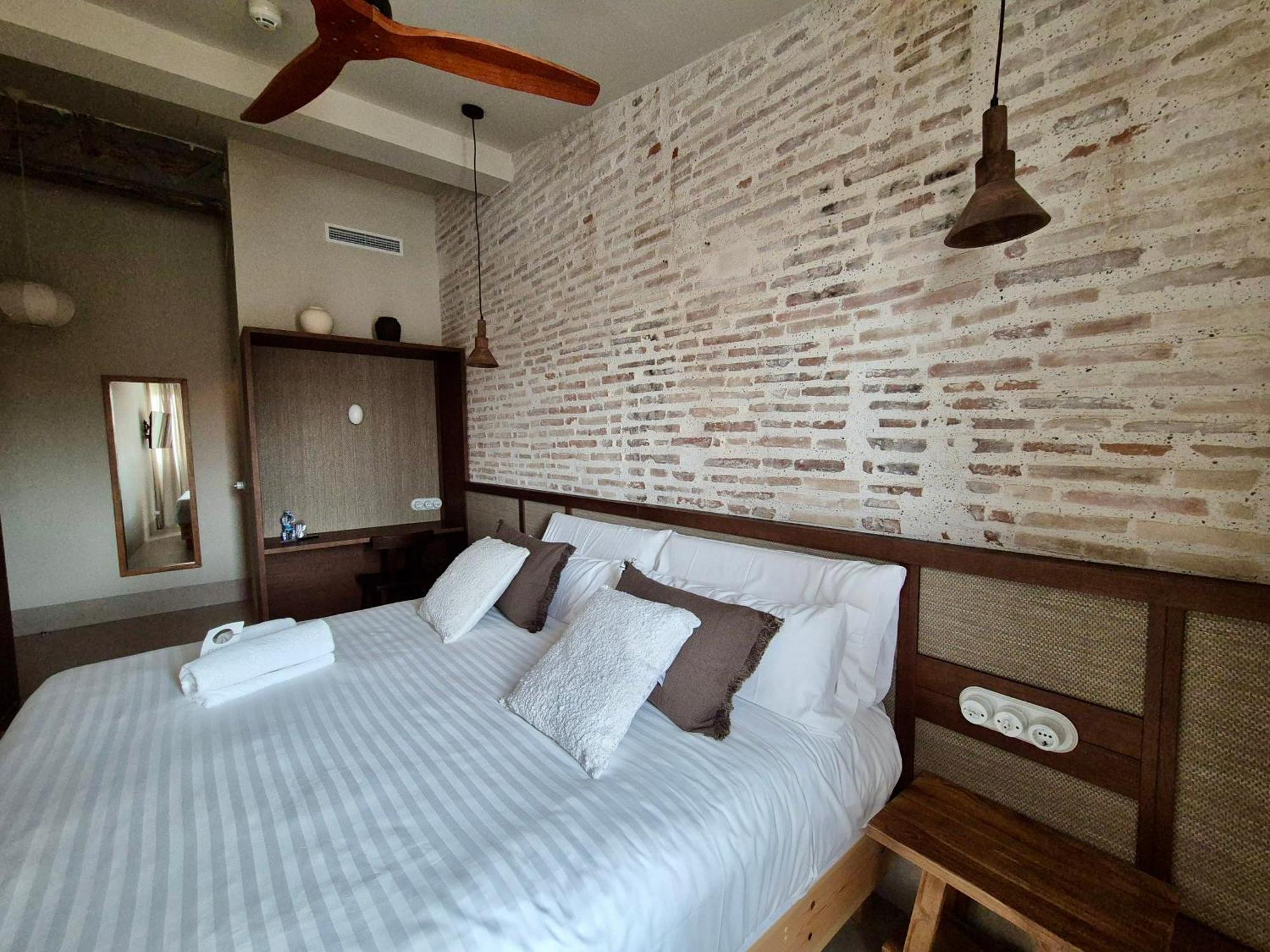 Deluxe Double Room,1758346644:JPEG