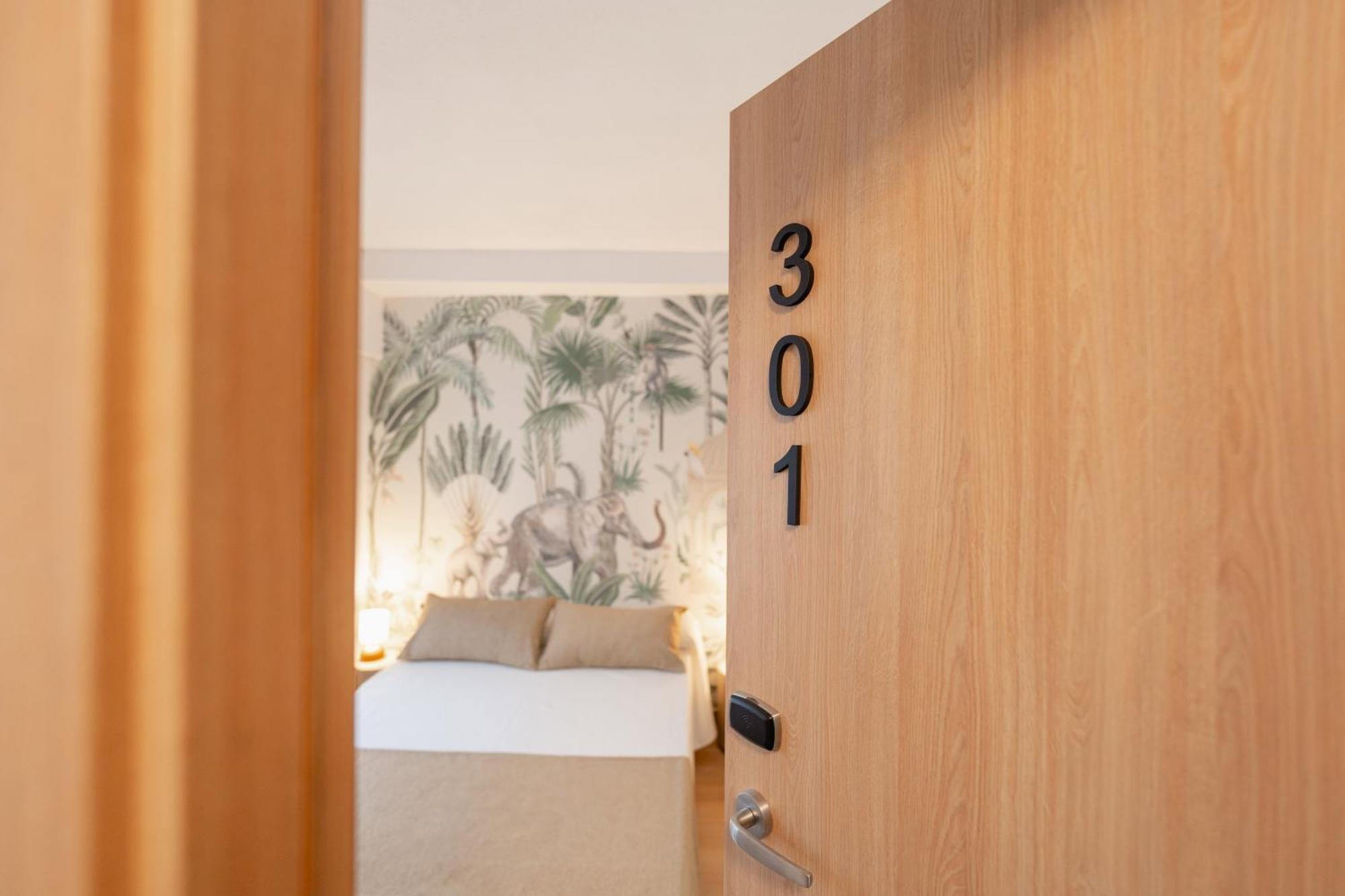 Small Double Room,1759989456:JPEG
