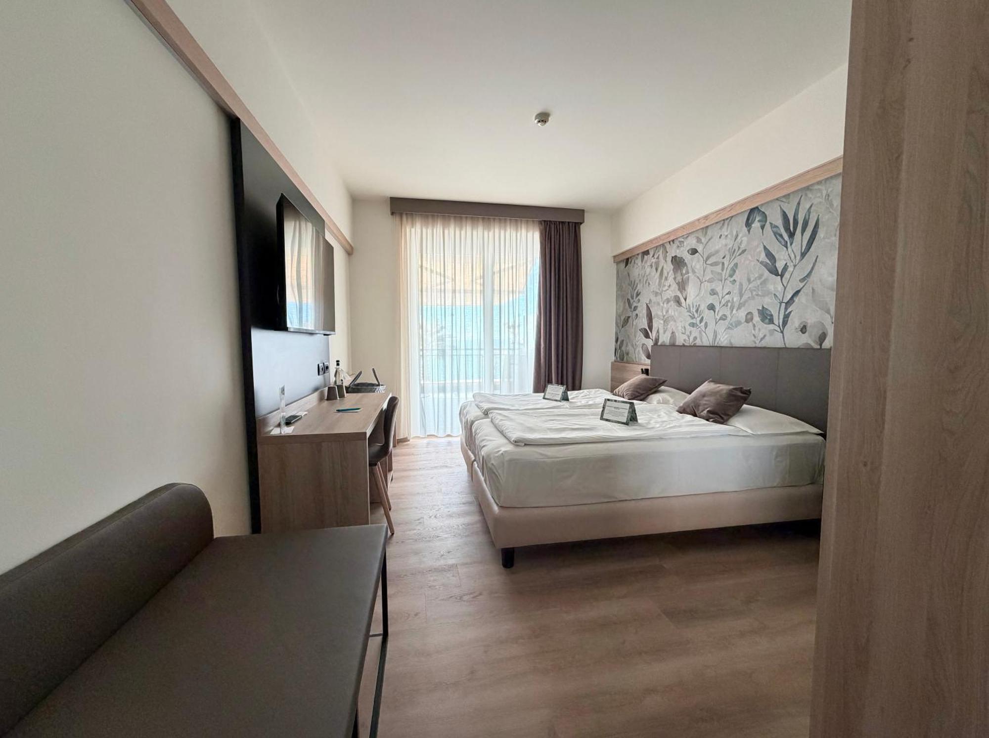 Twin Room Lake View