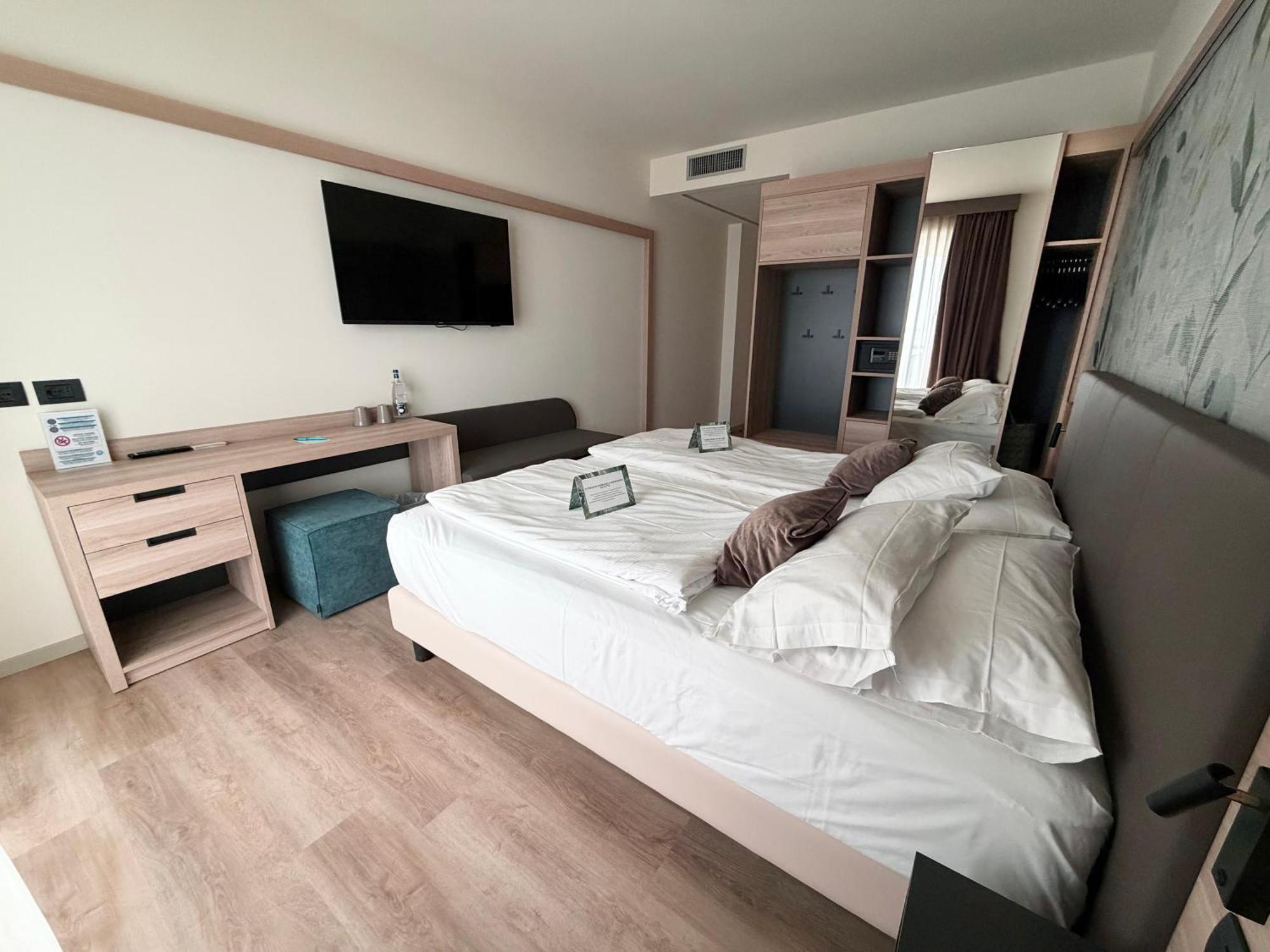 Twin Room Lake View