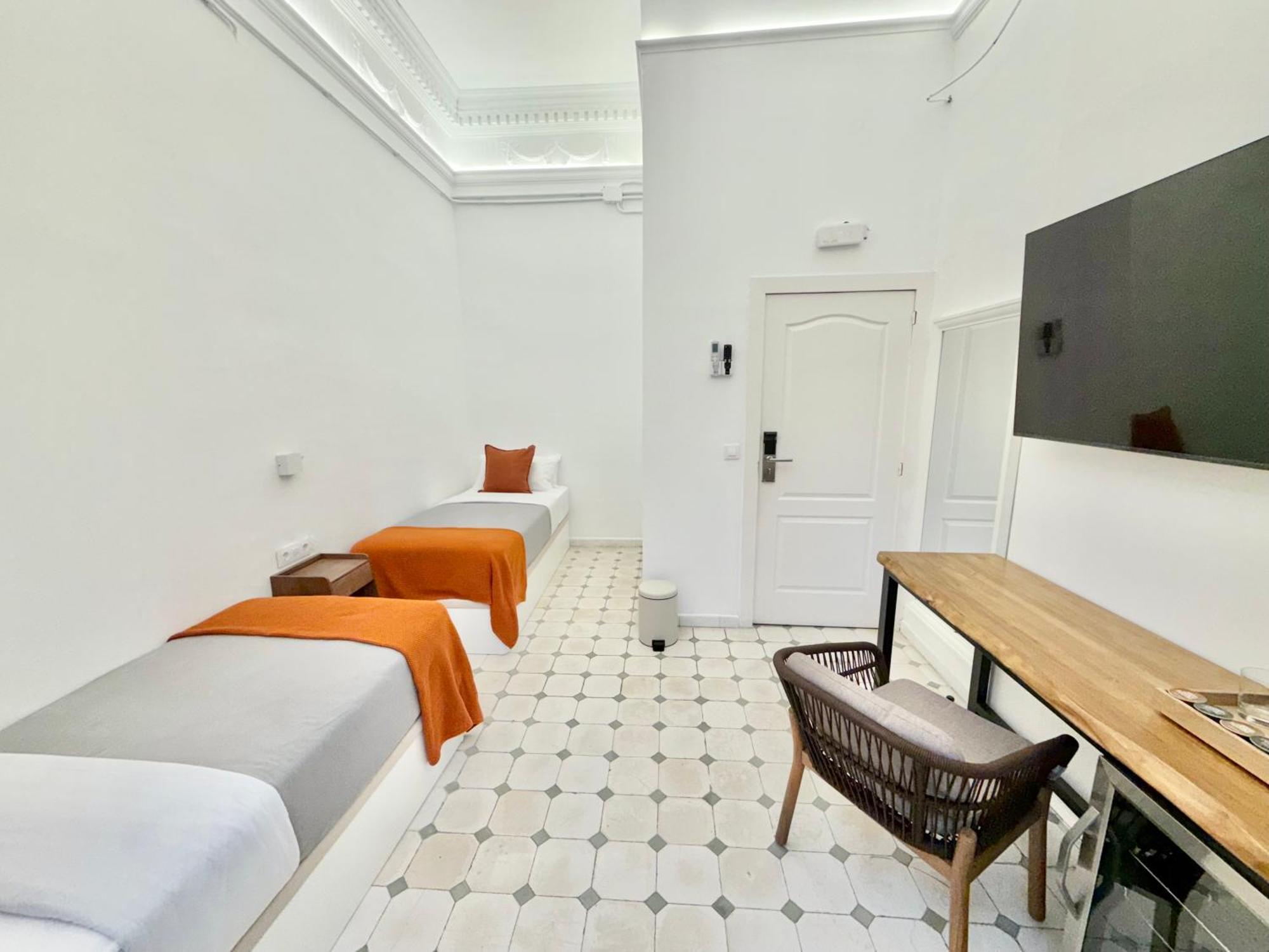 Quarto com Cama de Casal ou 2 de Solteiro e Terraço