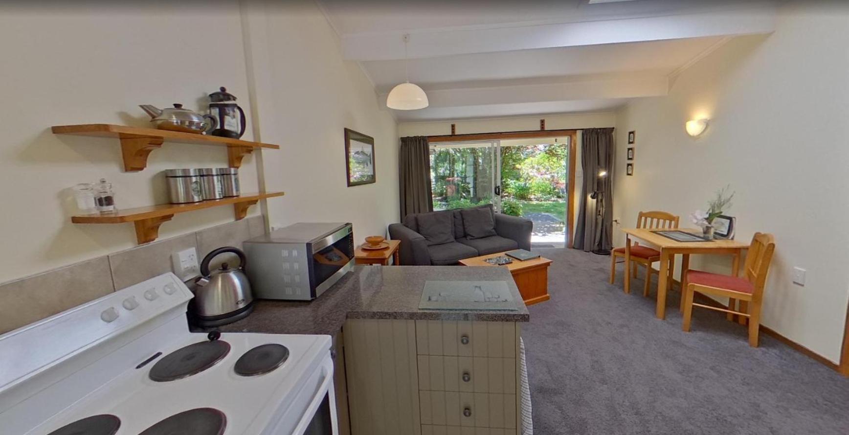 One-Bedroom Queen Suite