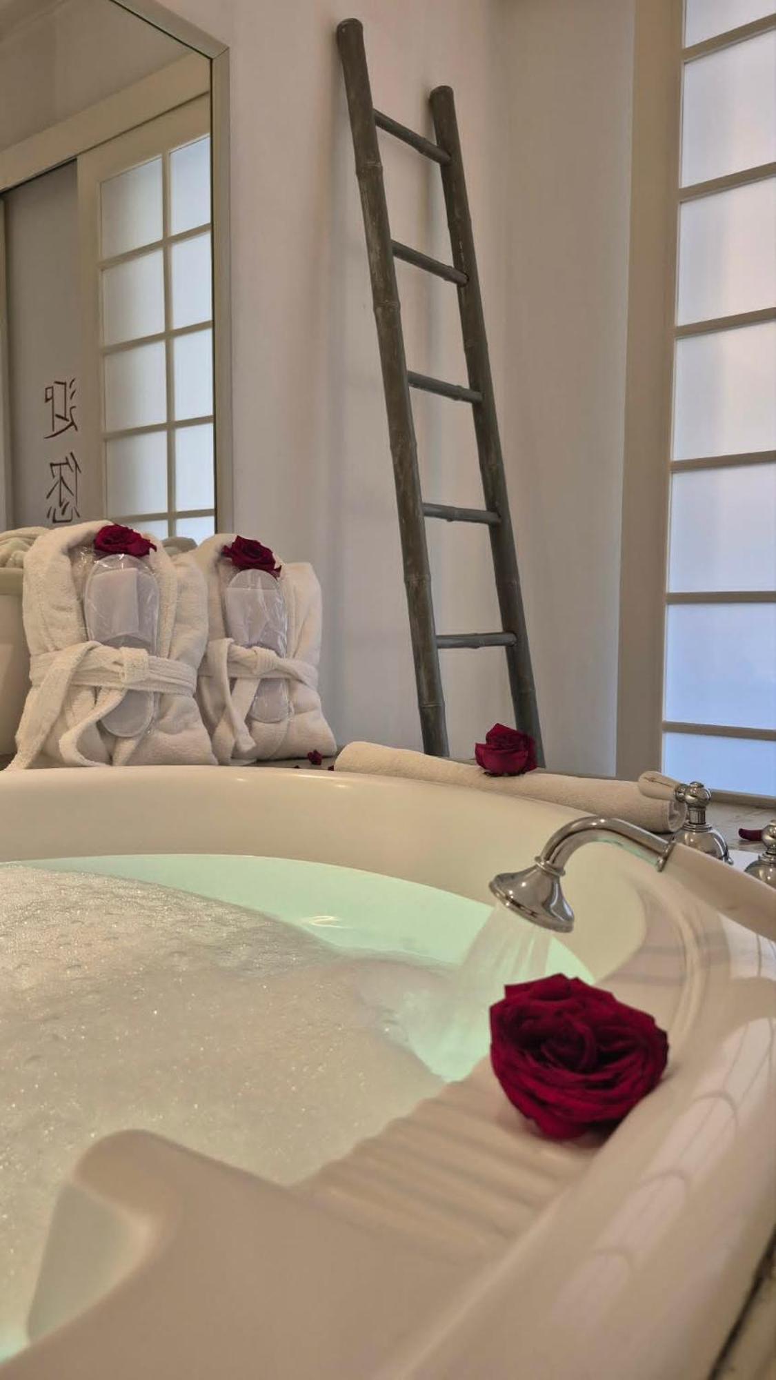Deluxe Double Room Bath