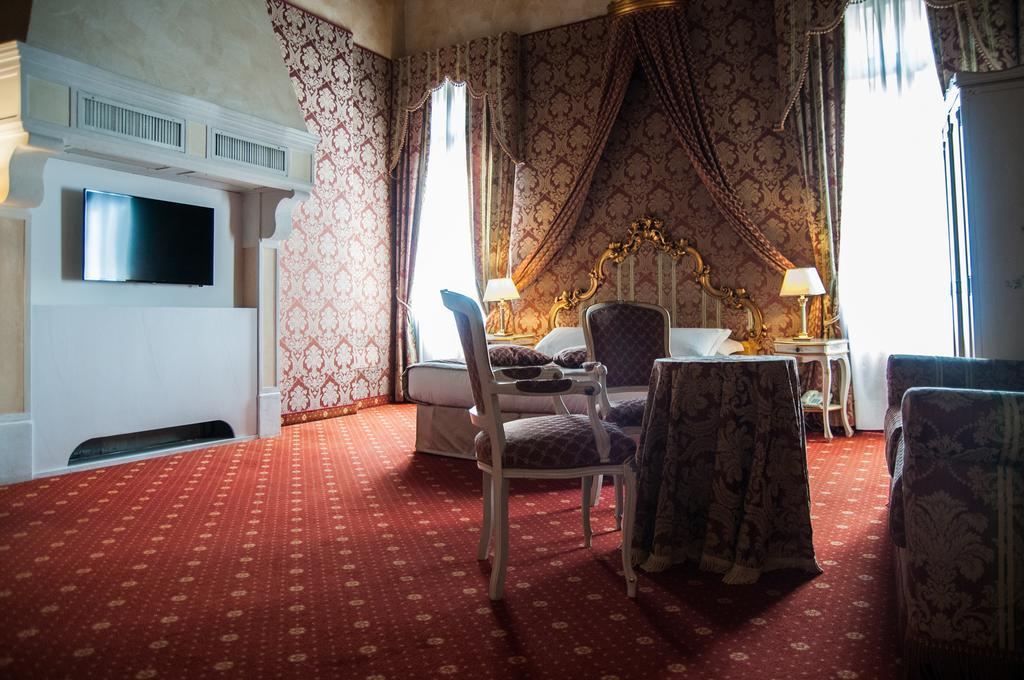 Junior Suite Canal View