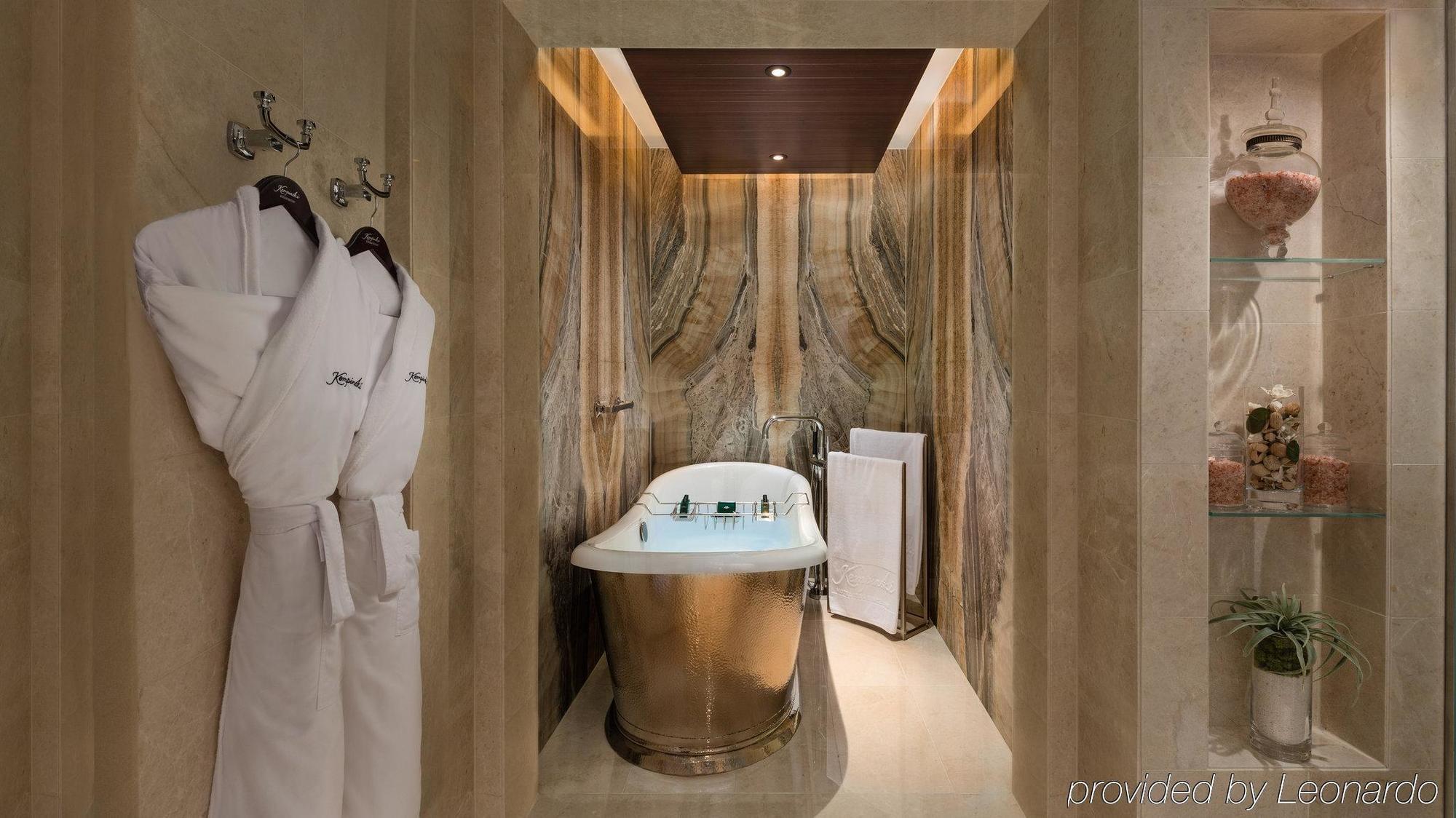 Chalet de Ski Aspen - Accès pour 2 Personnes au Snow Park de Ski Dubaï, Majordome Privé, Accès au Salon avec Goûter, Cocktail en Soirée, Rafraîchissements sans alcool et Canapes