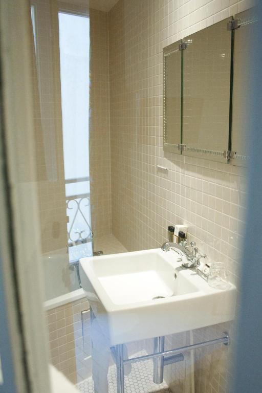 Single Room,391739229:JPEG