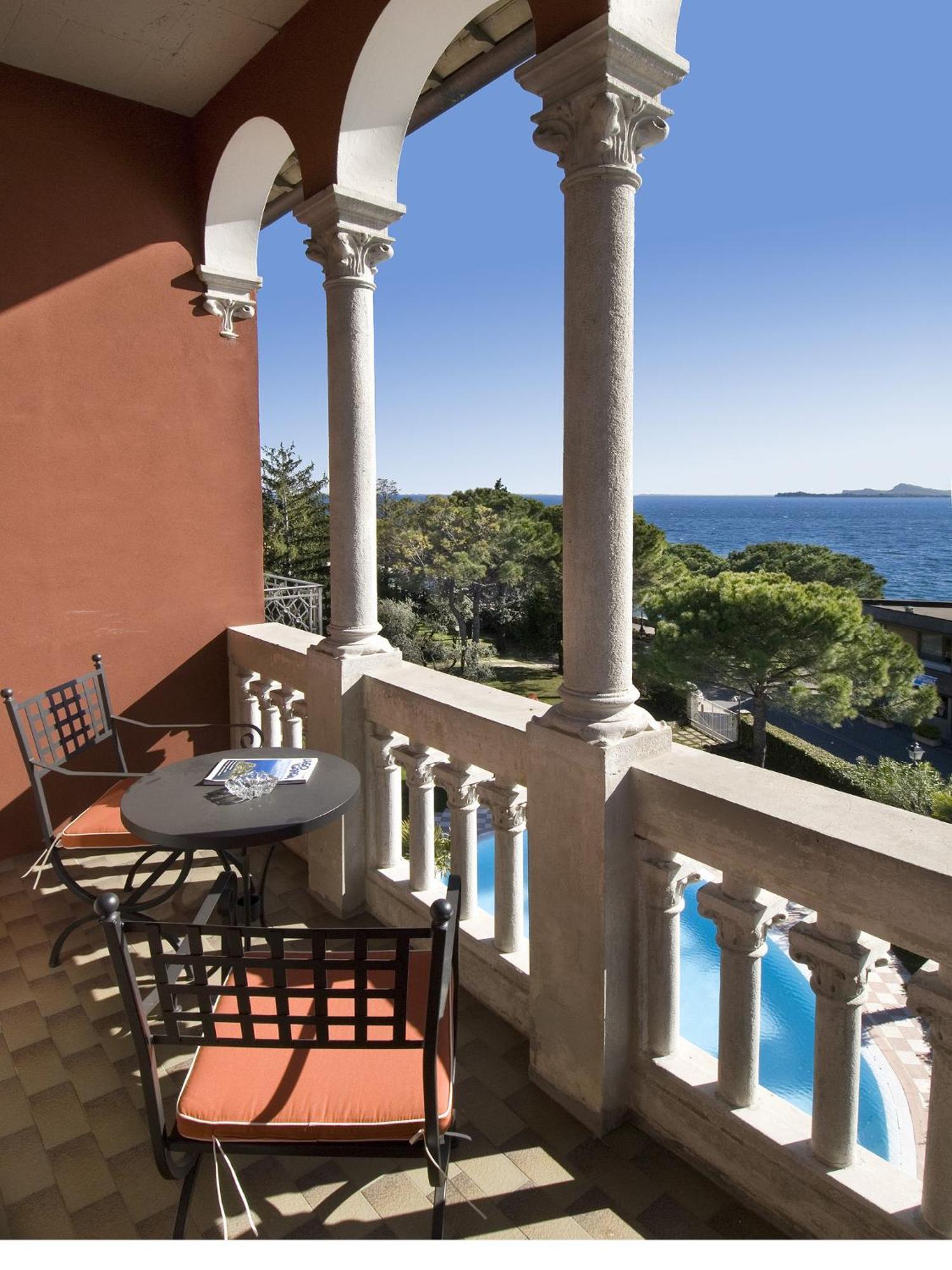 Triple Room Balcony Lake View