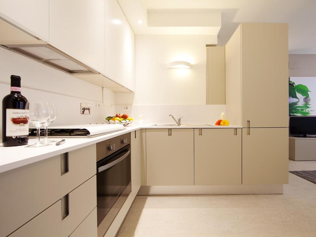 One-Bedroom Apartment with Free Parking