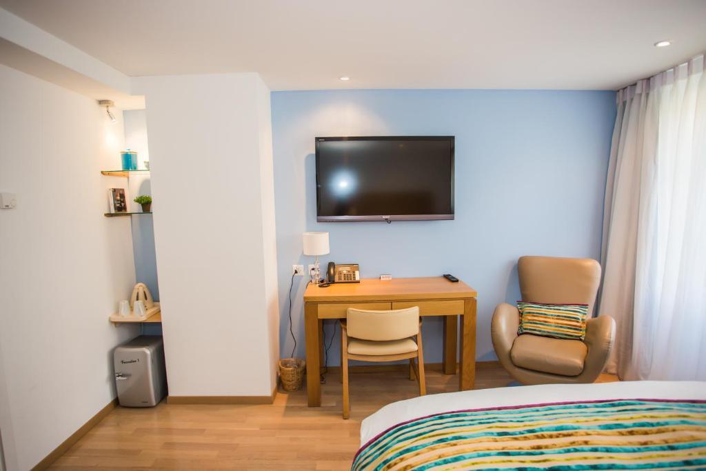 Deluxe Double Room with Lake View