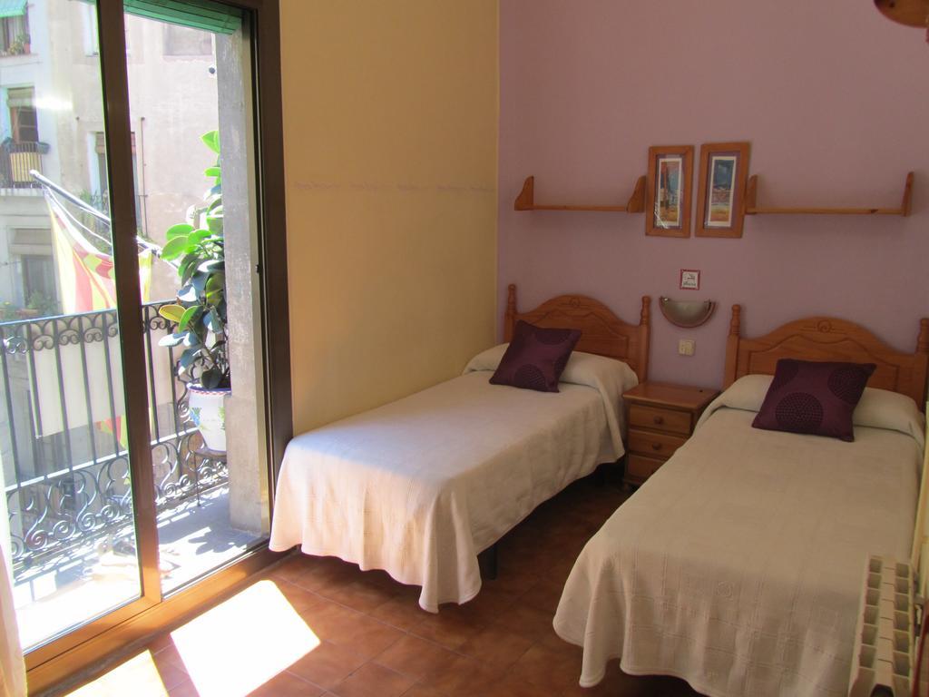 Chambre Lits Jumeaux avec Salle de Bains Commune