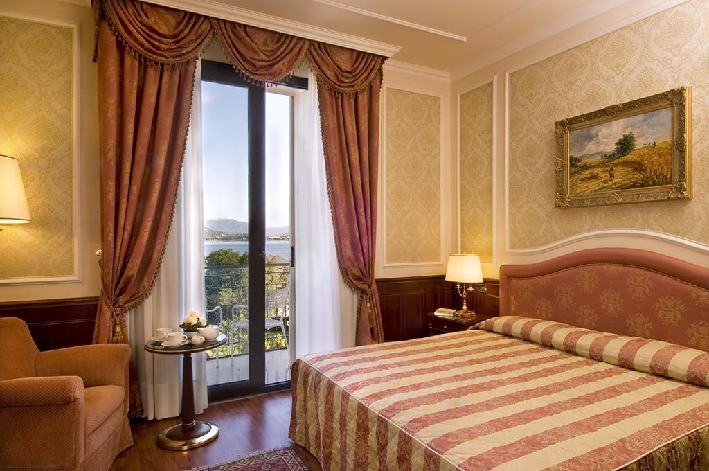 Classic Double or Twin Room lake or side pool view