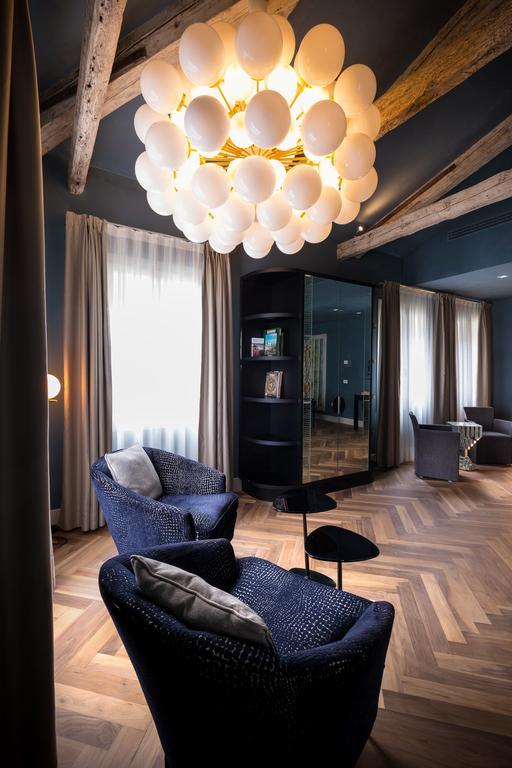King Suite canal view spa