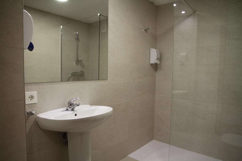 Double Room with Shared Bathroom,632441667:JPEG