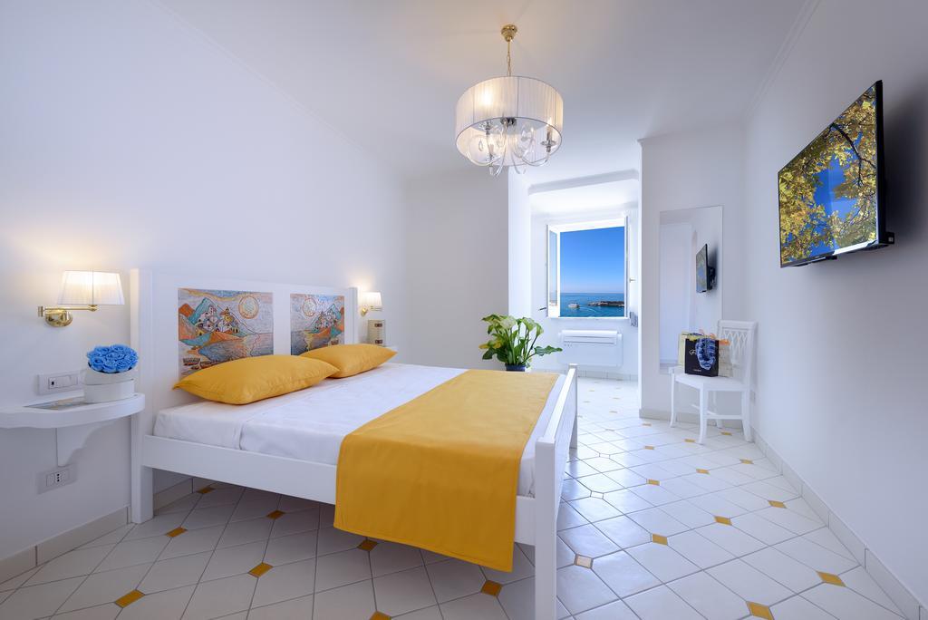 Deluxe Triple Room Sea View