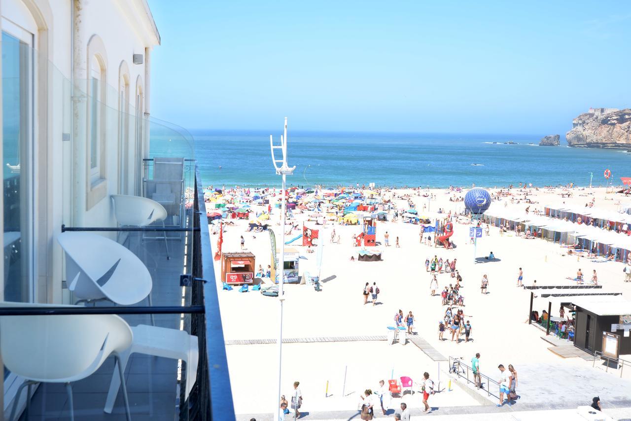 Habitación Doble con balcón y vistas laterales al mar