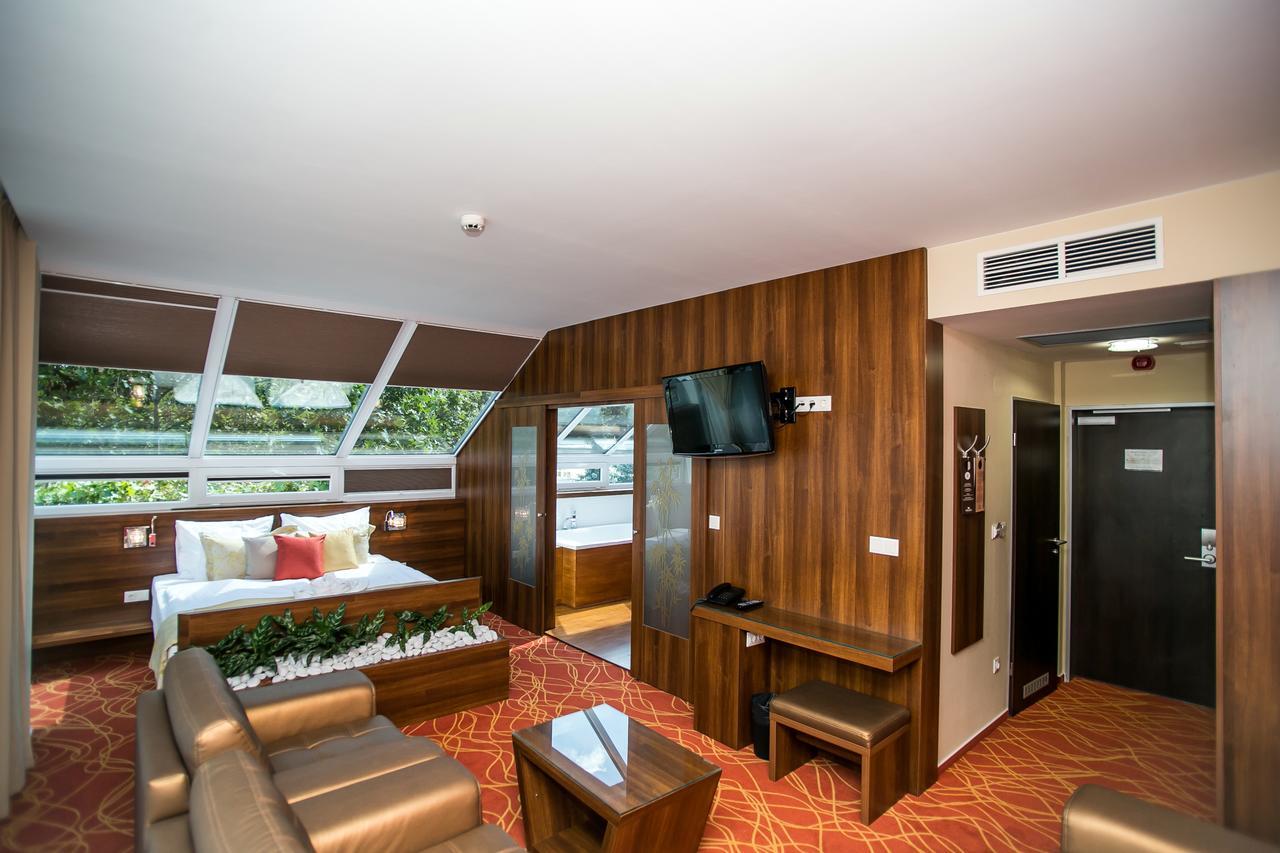 Presidential Suite,746633603:JPEG