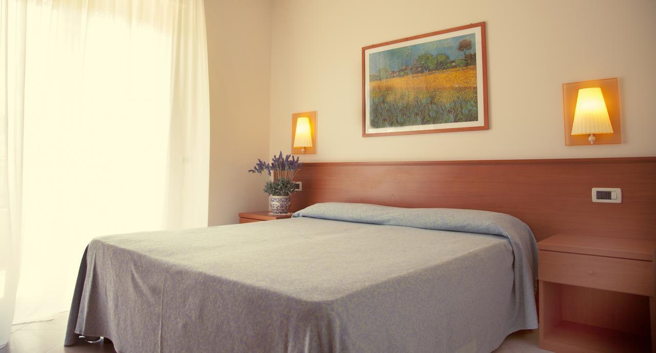 One-Bedroom Apartment,663226938:JPEG