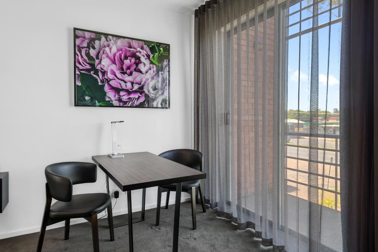 Corporate Deluxe Suite