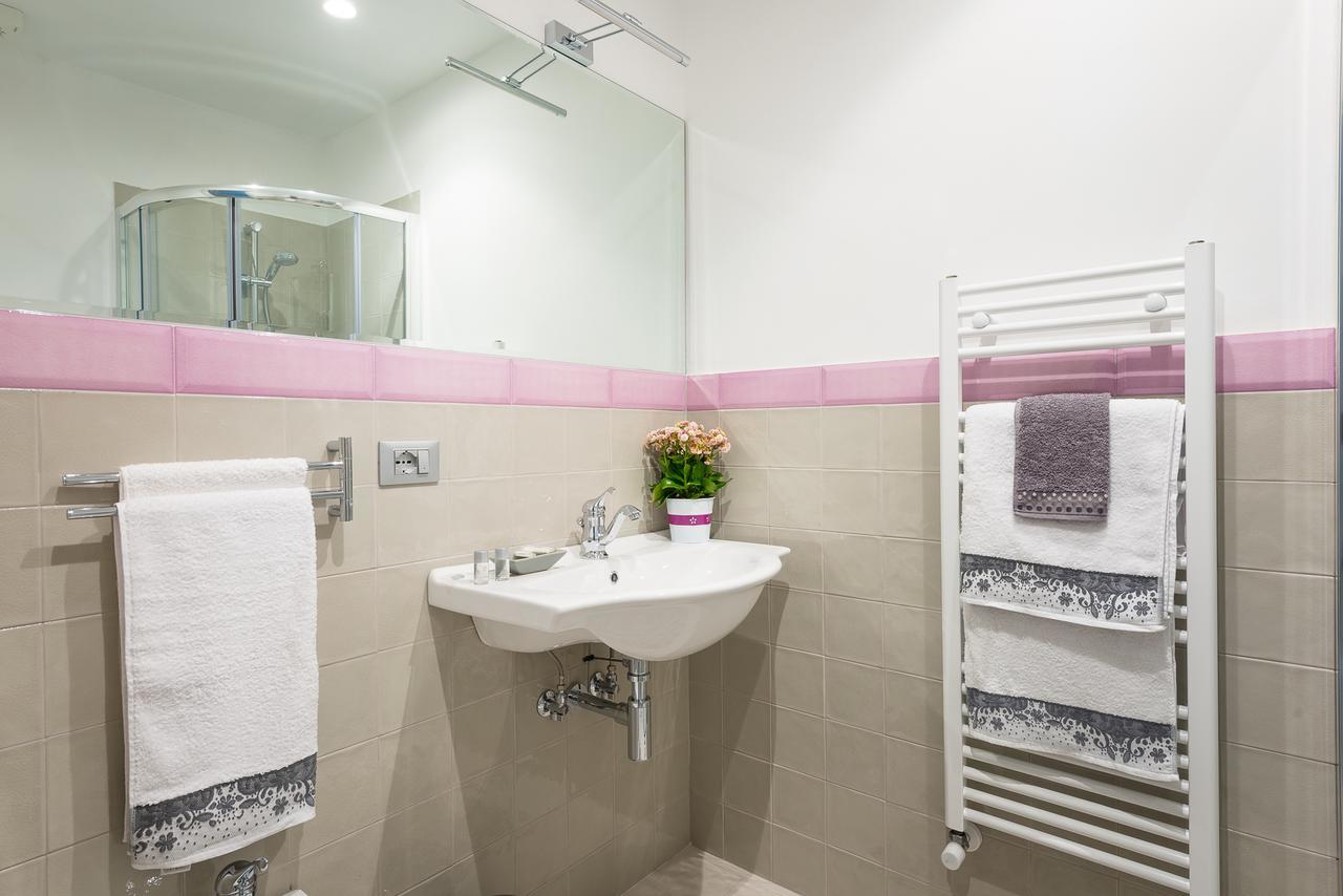 Deluxe Double or Twin Room Private Bathroom